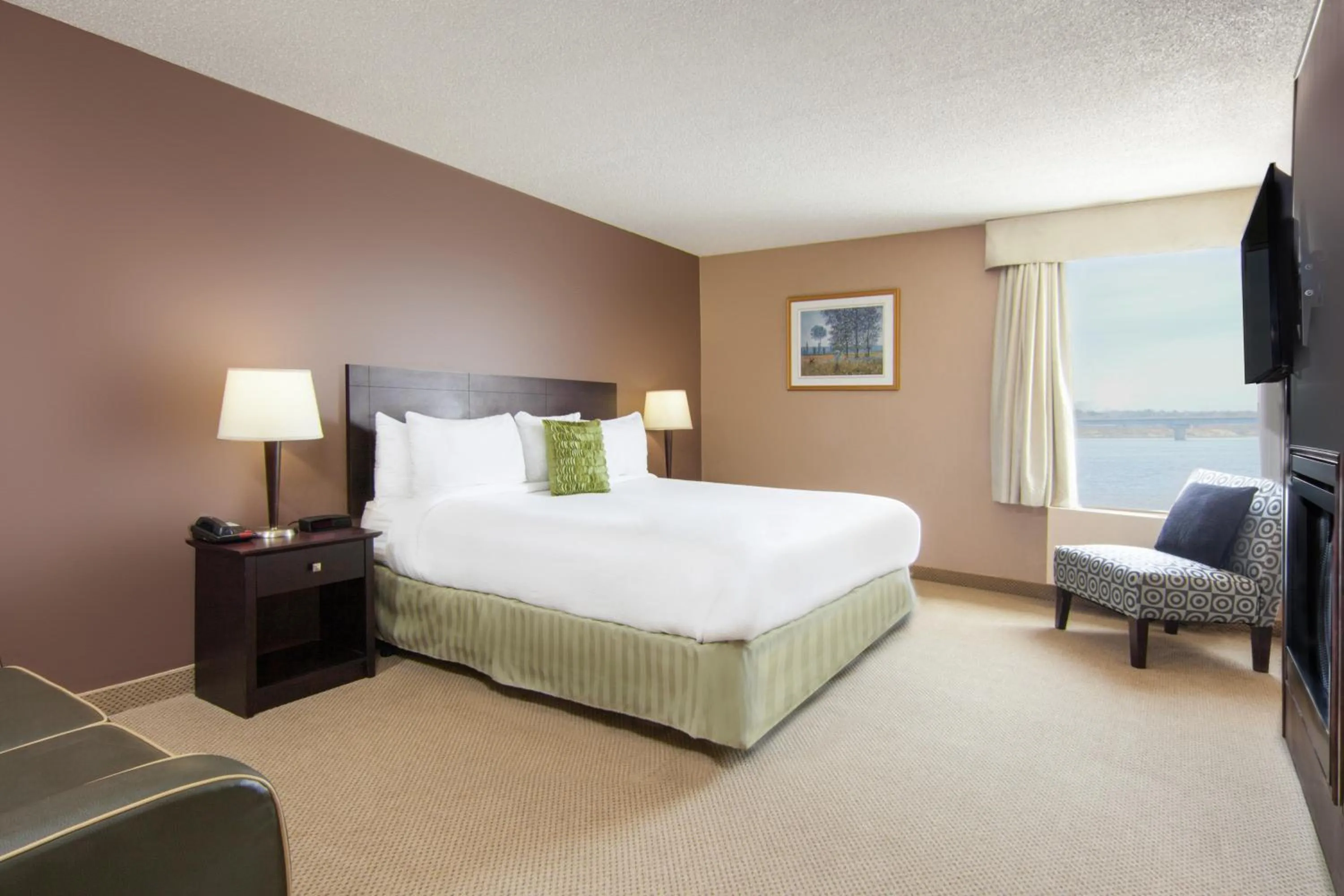River view, Bed in Travelodge by Wyndham Miramichi New Brunswick