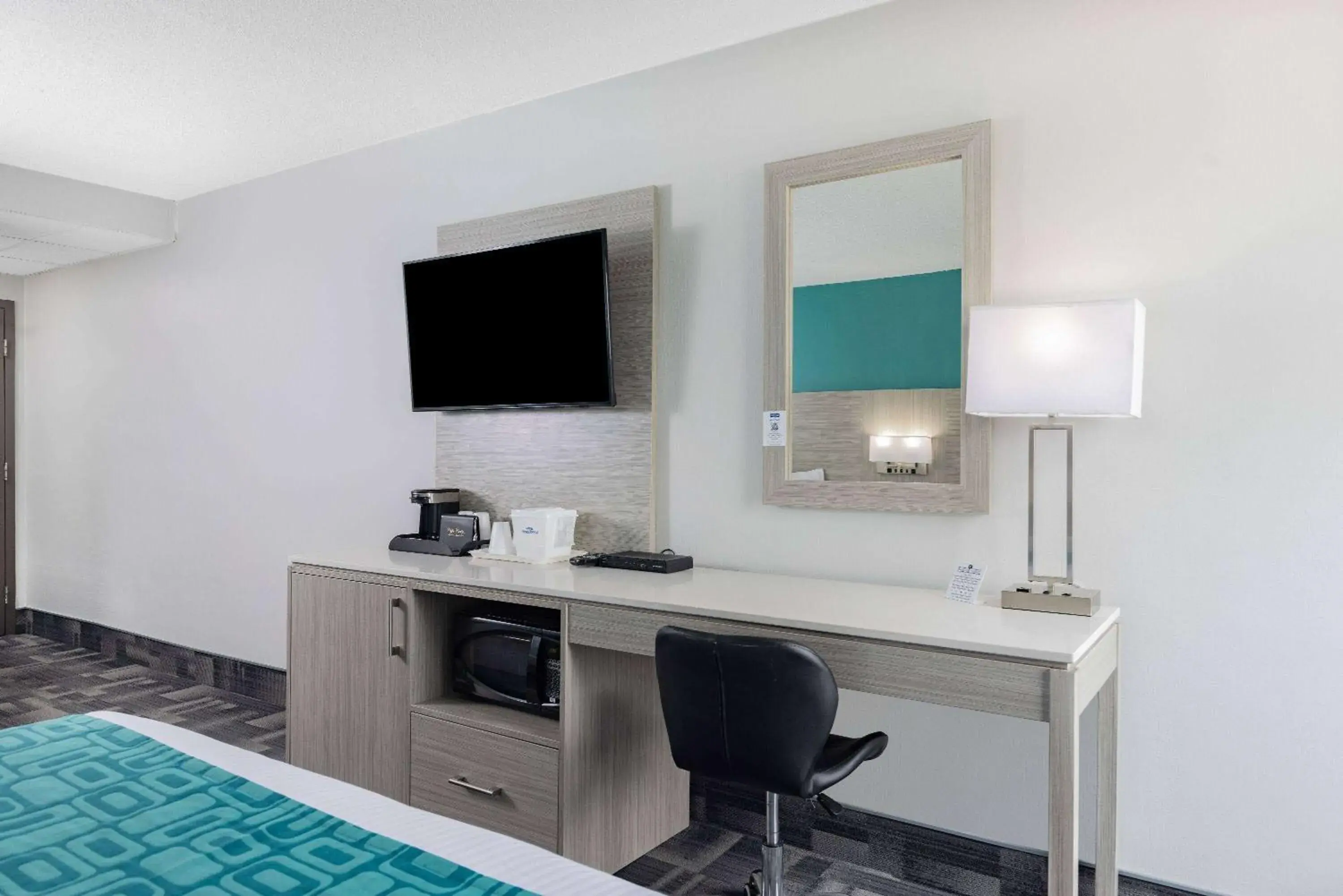 Photo of the whole room, Bed in Travelodge by Wyndham Miramichi New Brunswick Photo of the whole room, Bed in Travelodge by Wyndham Miramichi New Brunswick