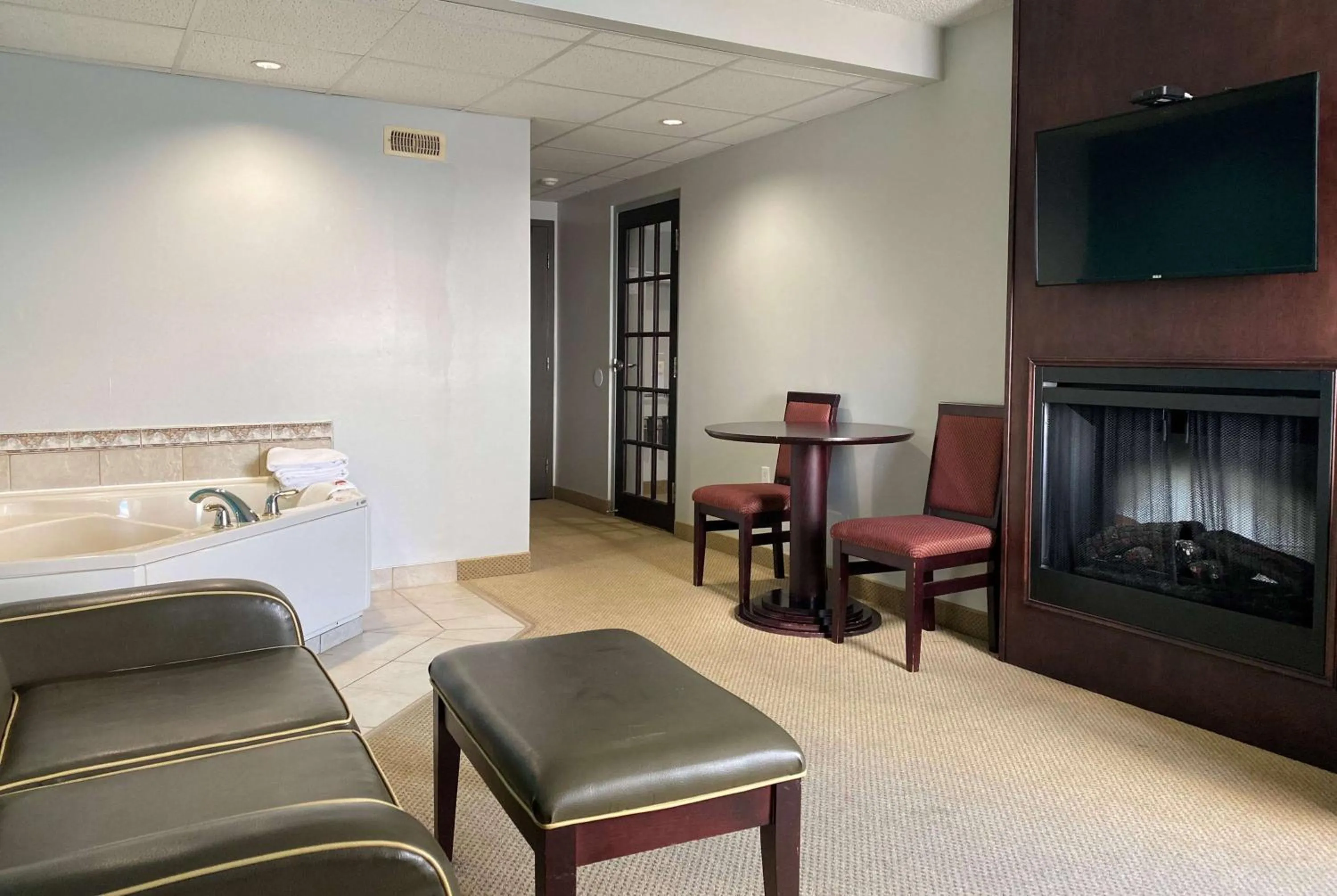 Photo of the whole room, Bed in Travelodge by Wyndham Miramichi New Brunswick