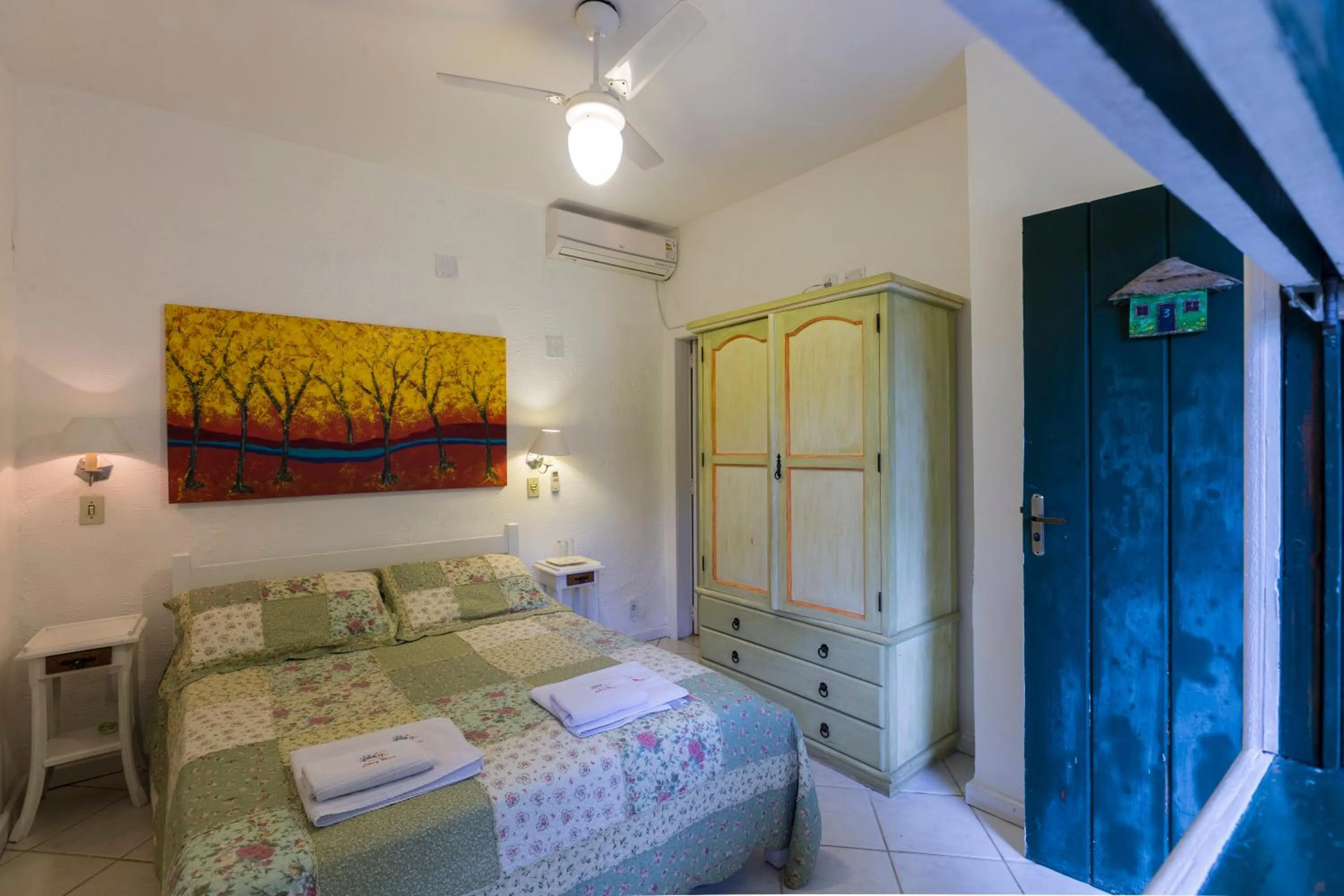 Photo of the whole room, Bed in Pousada Chez Nice