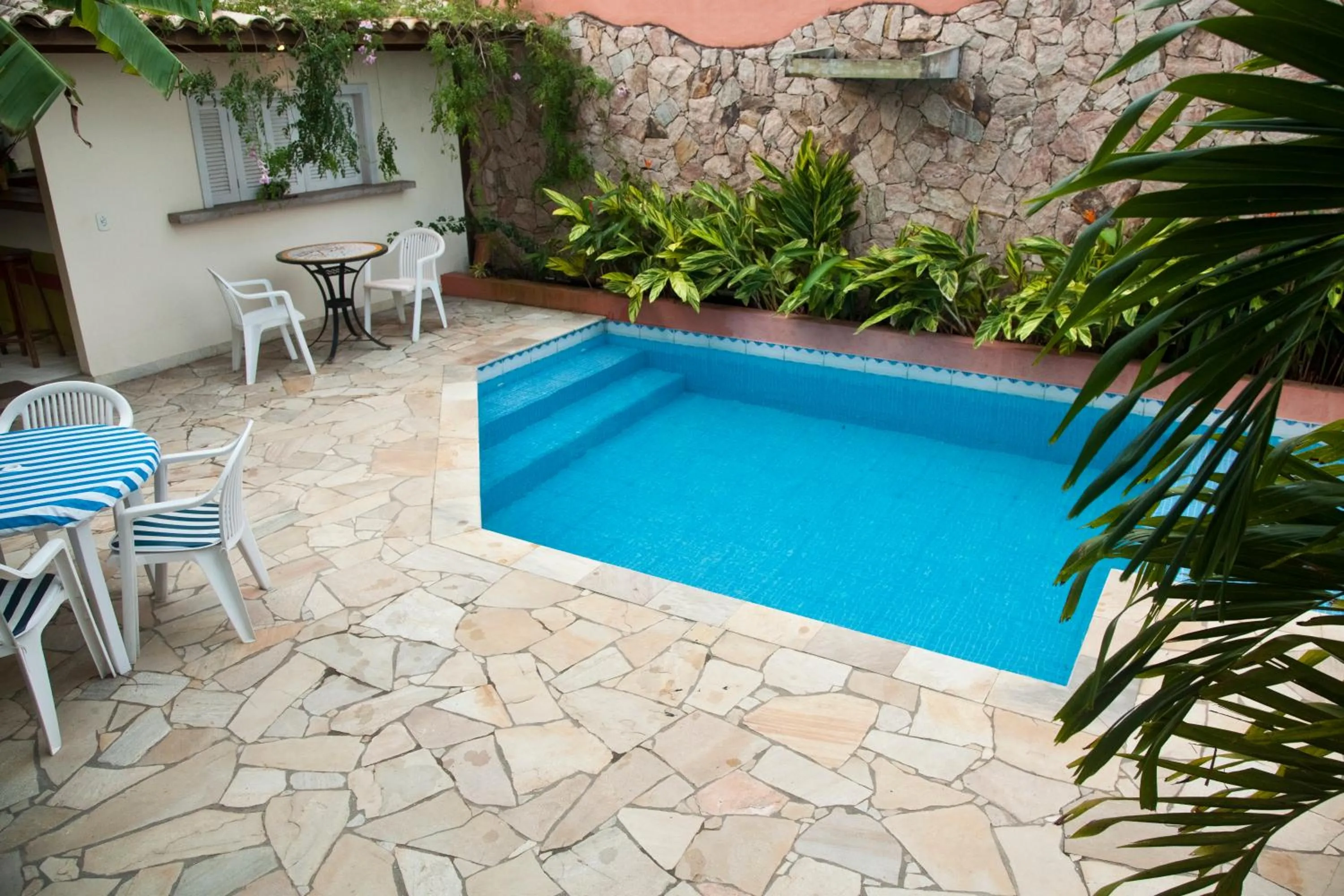 Swimming pool in Pousada Chez Nice