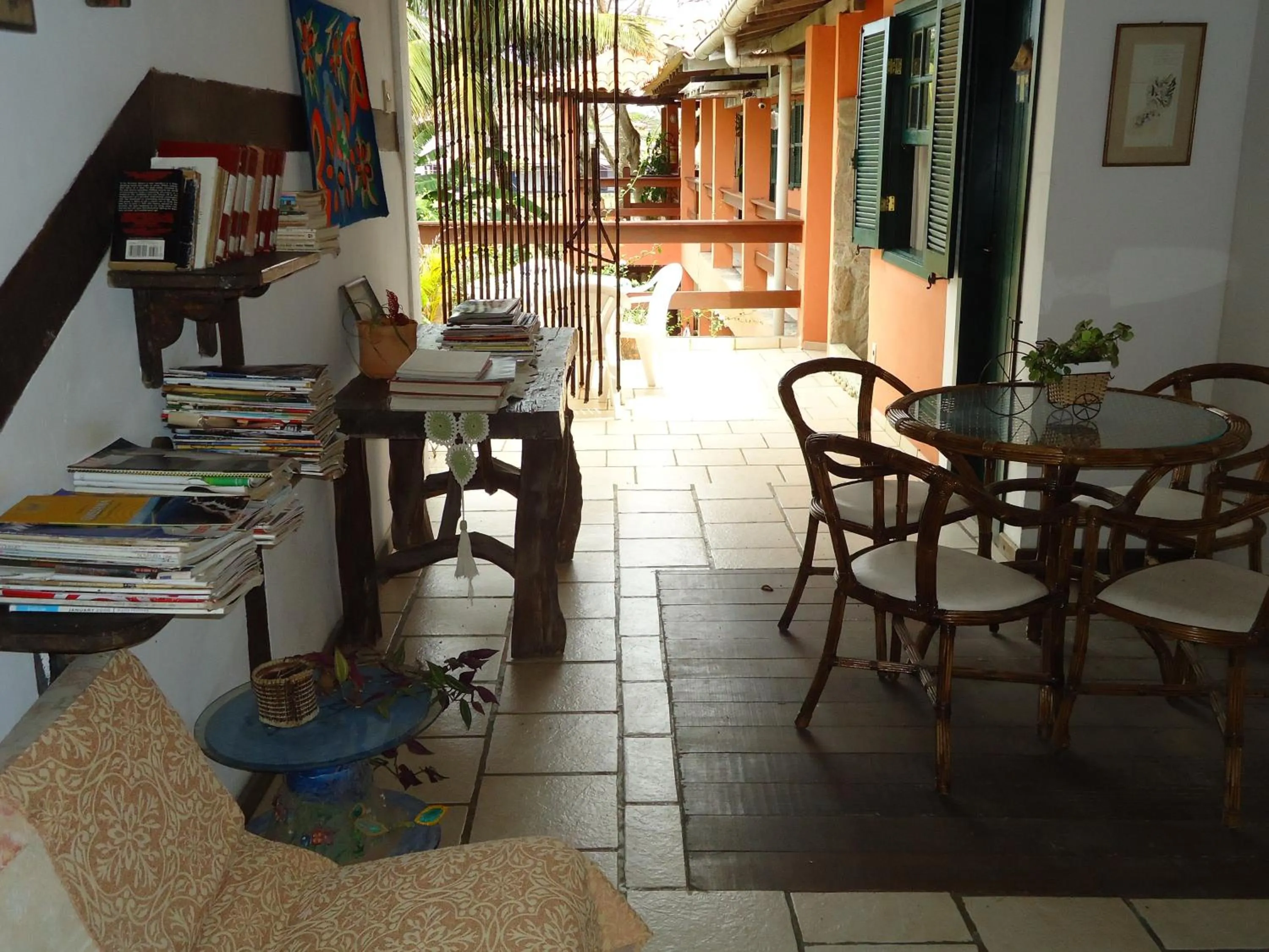 Library in Pousada Chez Nice