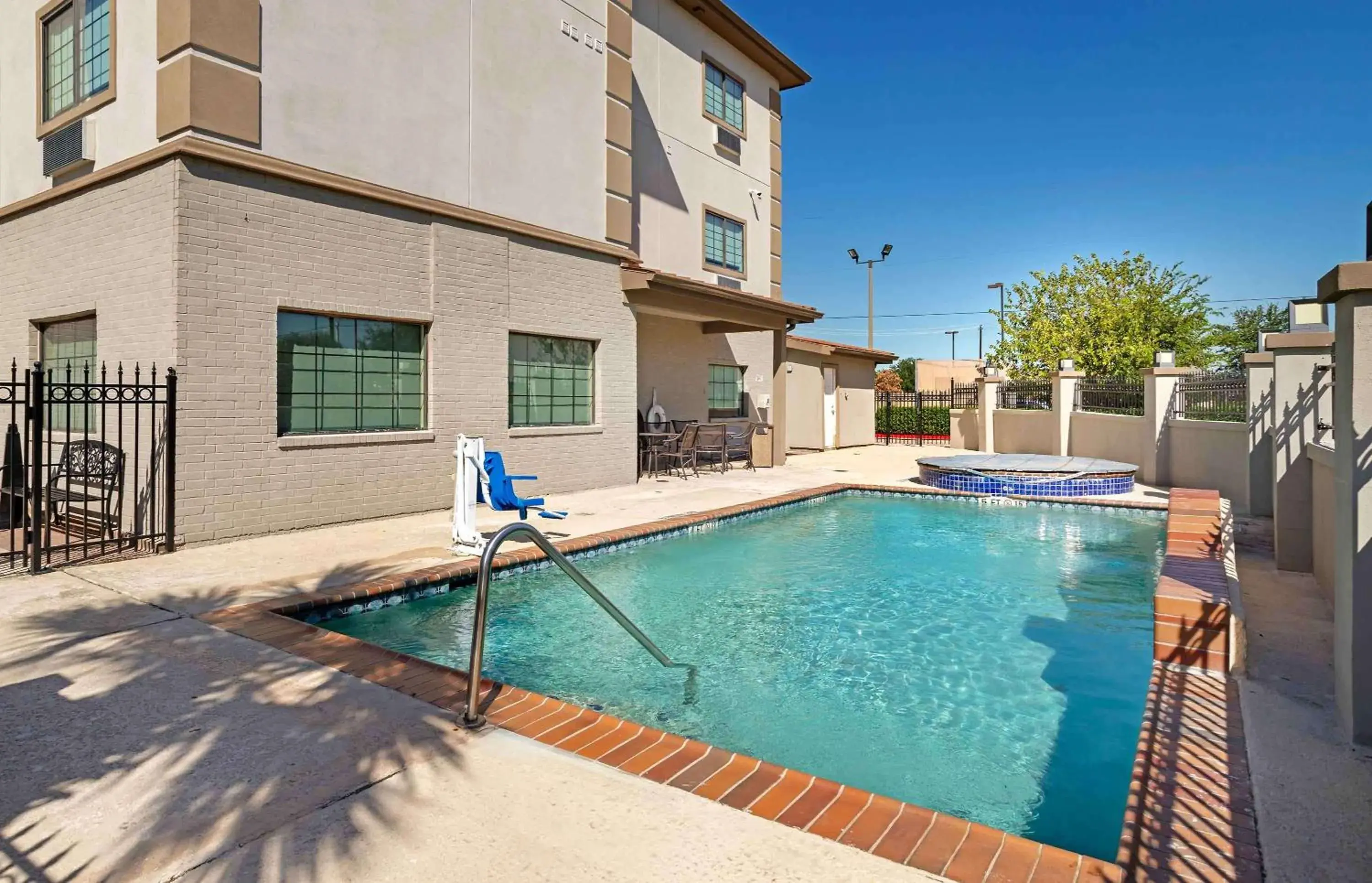 Pool view in Extended Stay America Suites - Baytown Pool view in Extended Stay America Suites - Baytown