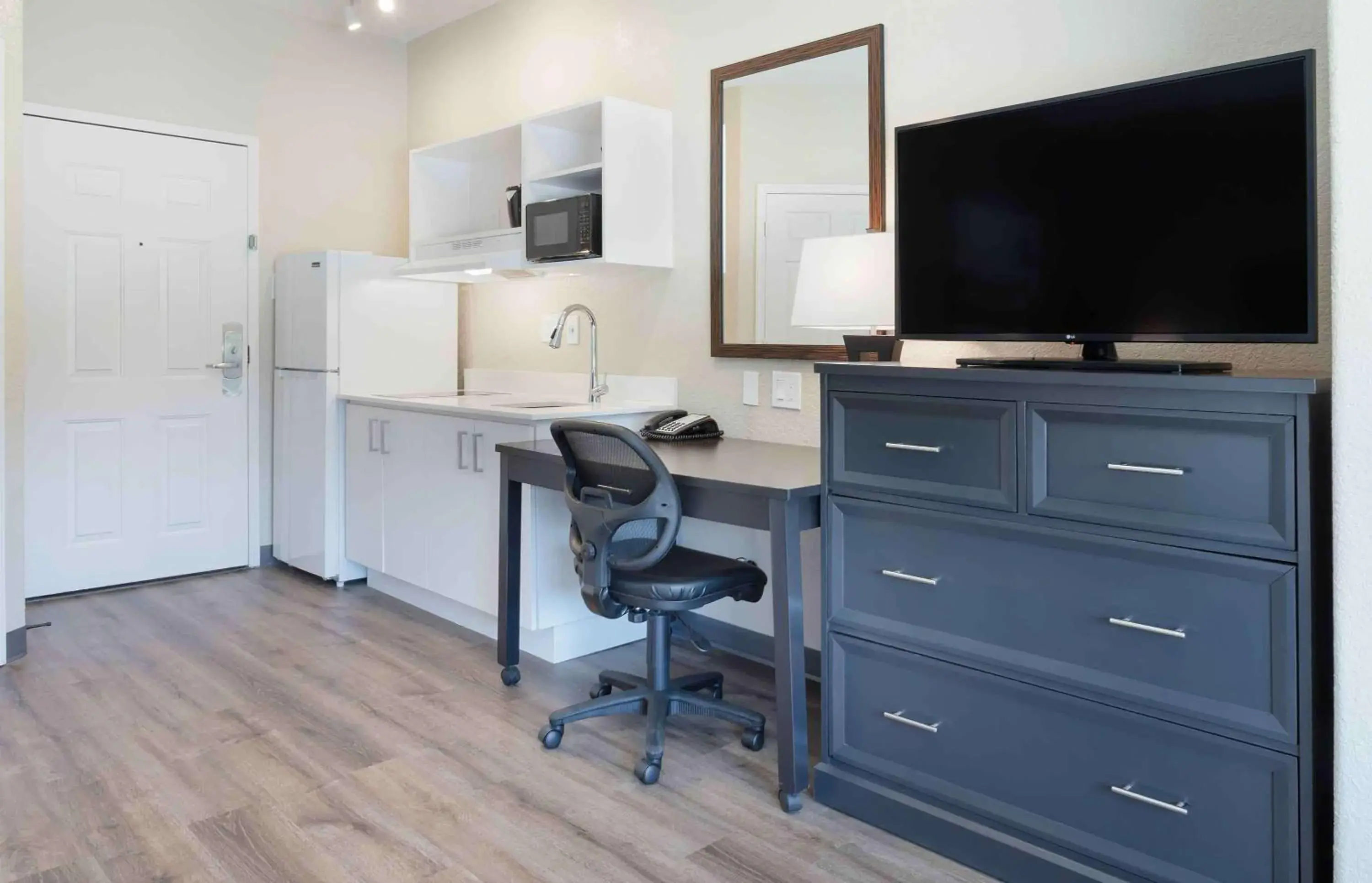 Bedroom in Extended Stay America Suites - Baytown Bedroom in Extended Stay America Suites - Baytown