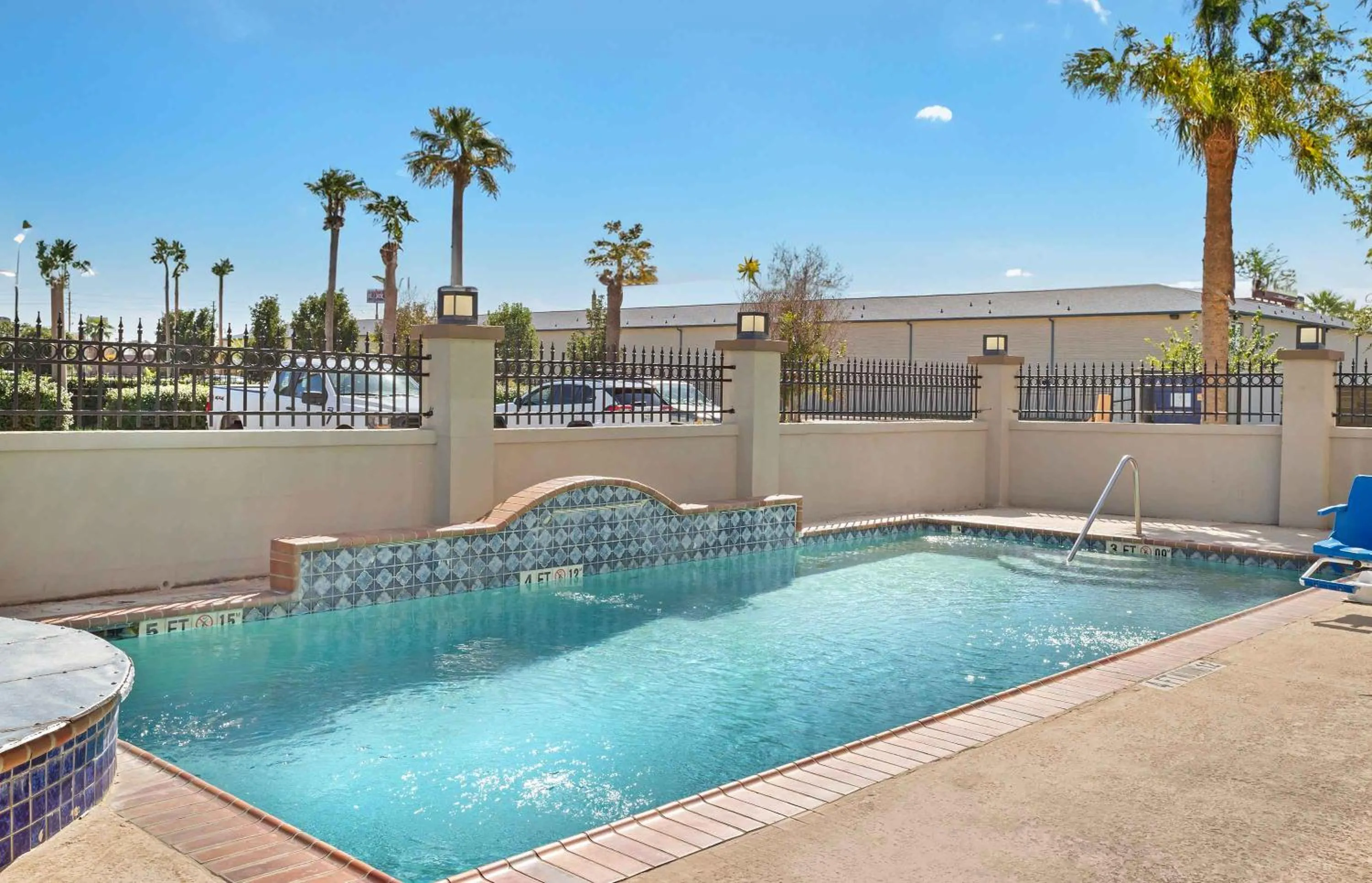 Swimming pool in Extended Stay America Suites - Baytown