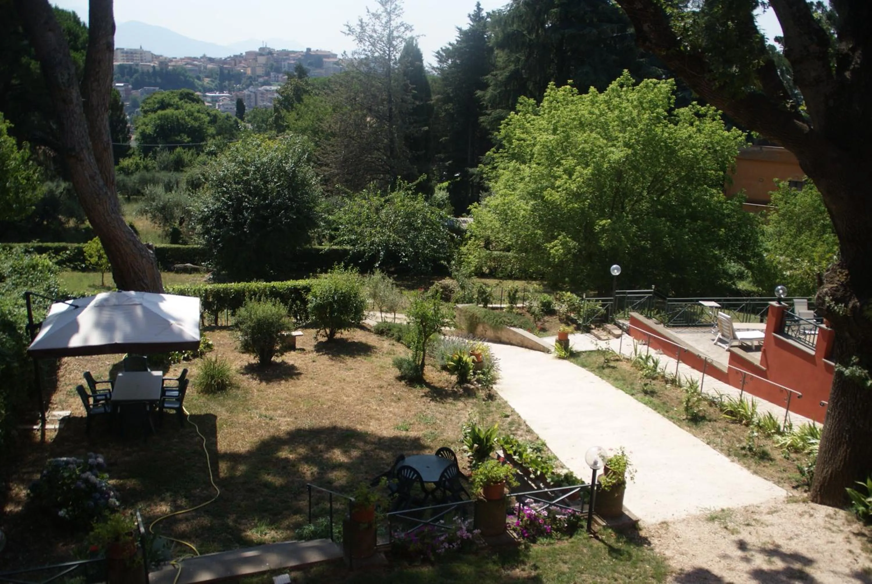 Garden in Vigna dell'Agrifoglio Home Residence di Eugenio Azzolini