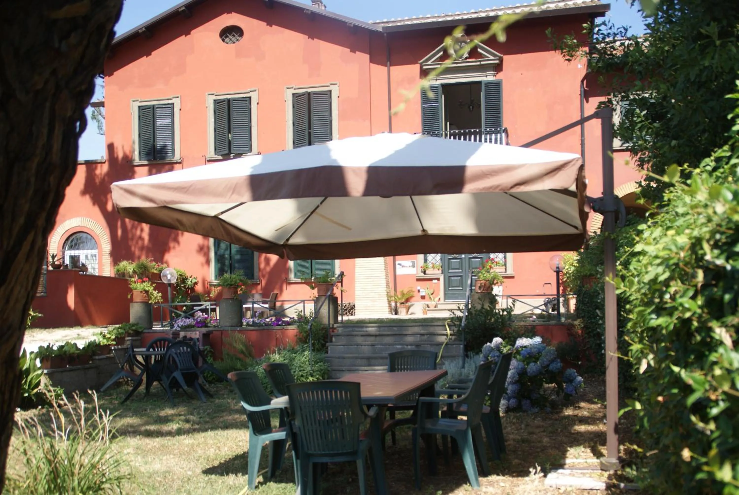 Facade/entrance in Vigna dell'Agrifoglio Home Residence di Eugenio Azzolini