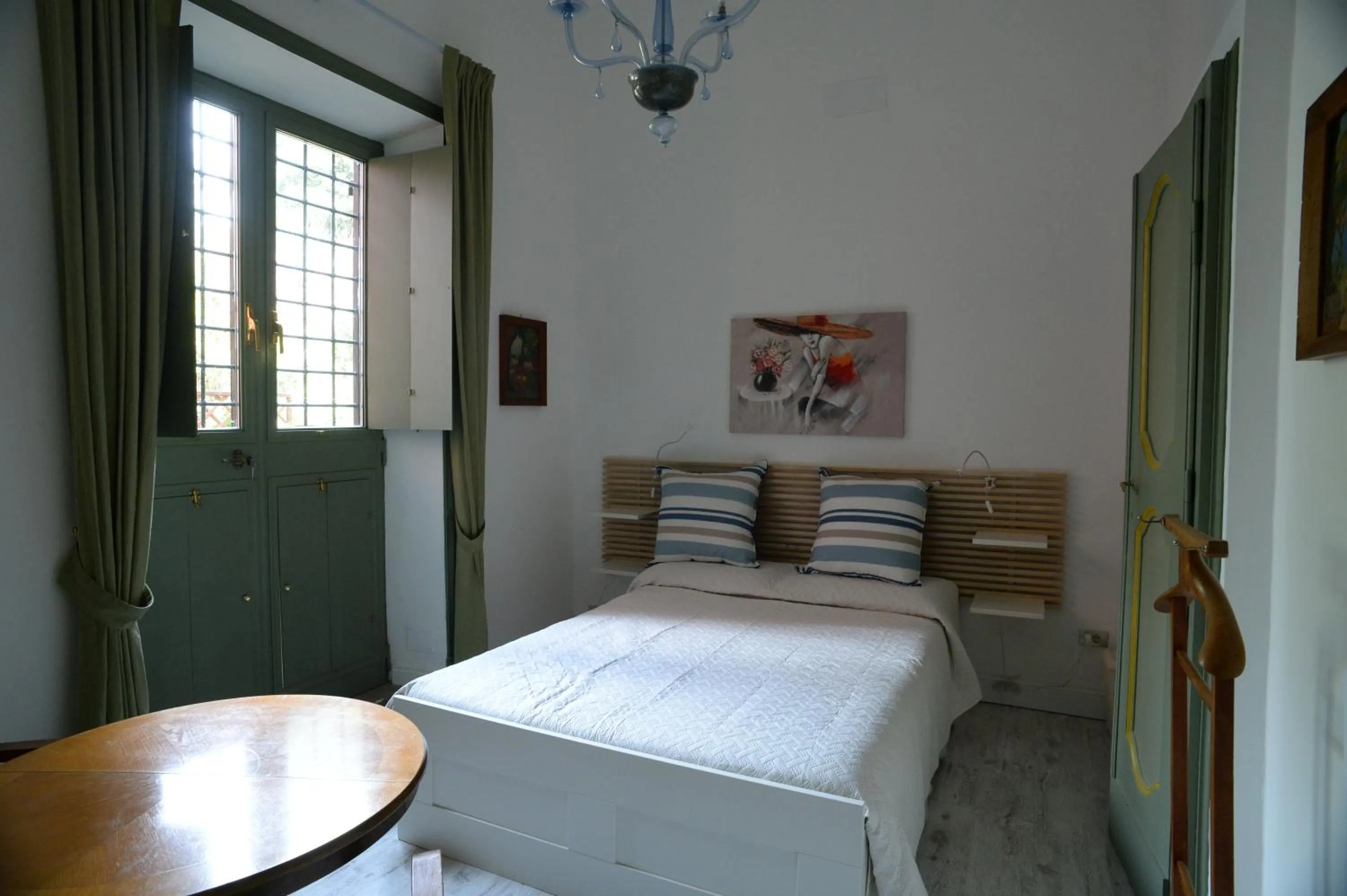 Photo of the whole room, Bed in Vigna dell'Agrifoglio Home Residence di Eugenio Azzolini