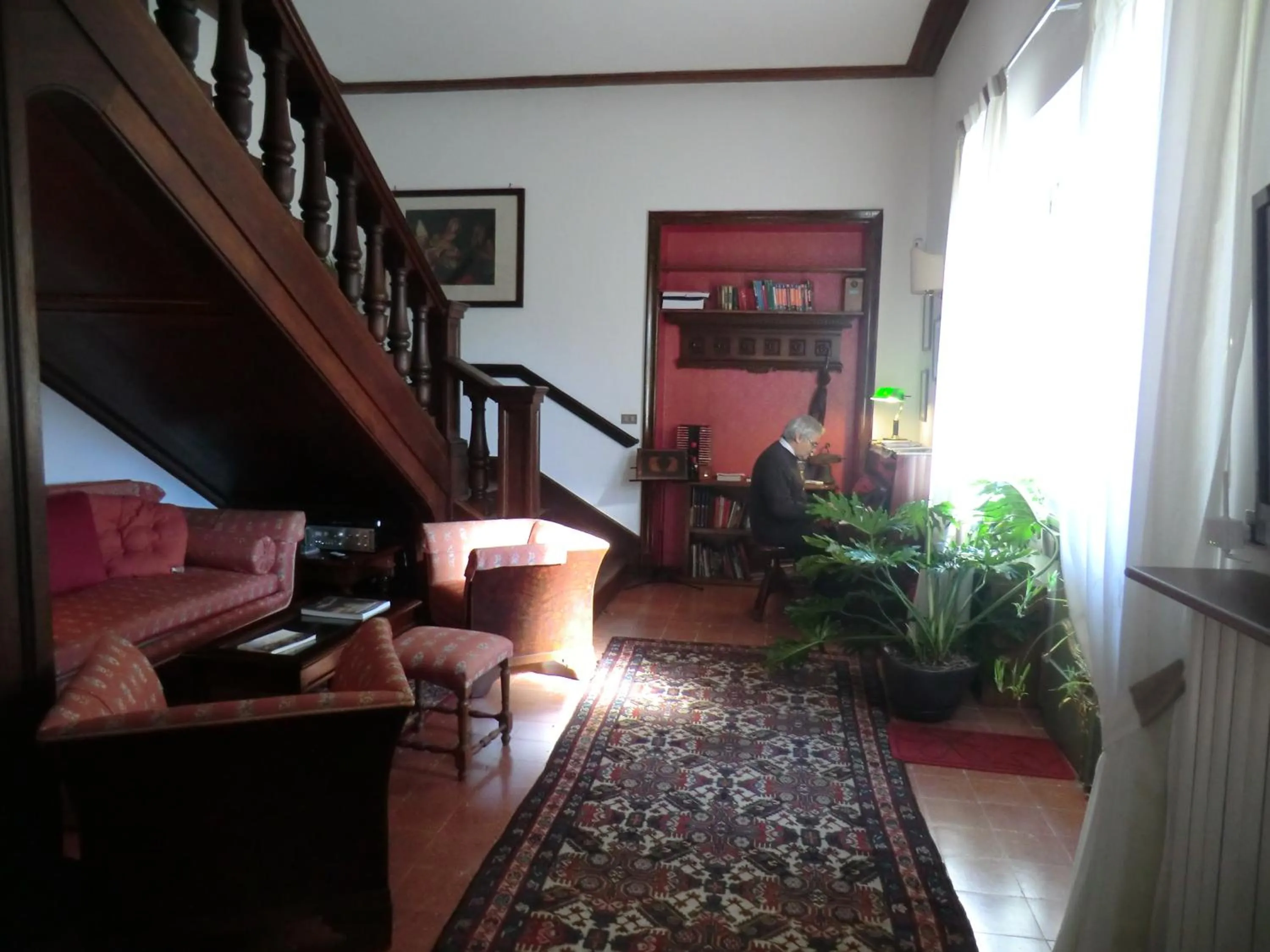 Communal lounge/ TV room in Vigna dell'Agrifoglio Home Residence di Eugenio Azzolini