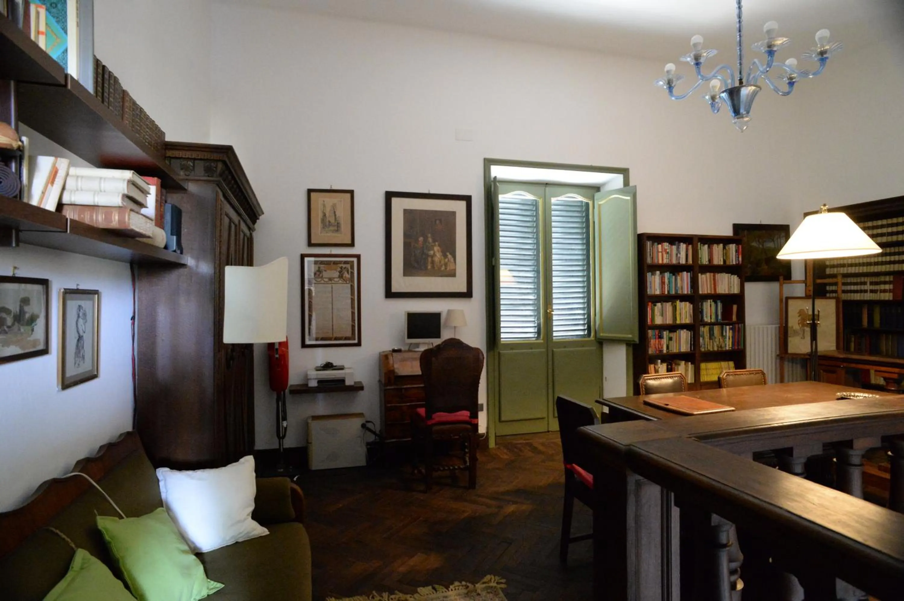 Library in Vigna dell'Agrifoglio Home Residence di Eugenio Azzolini