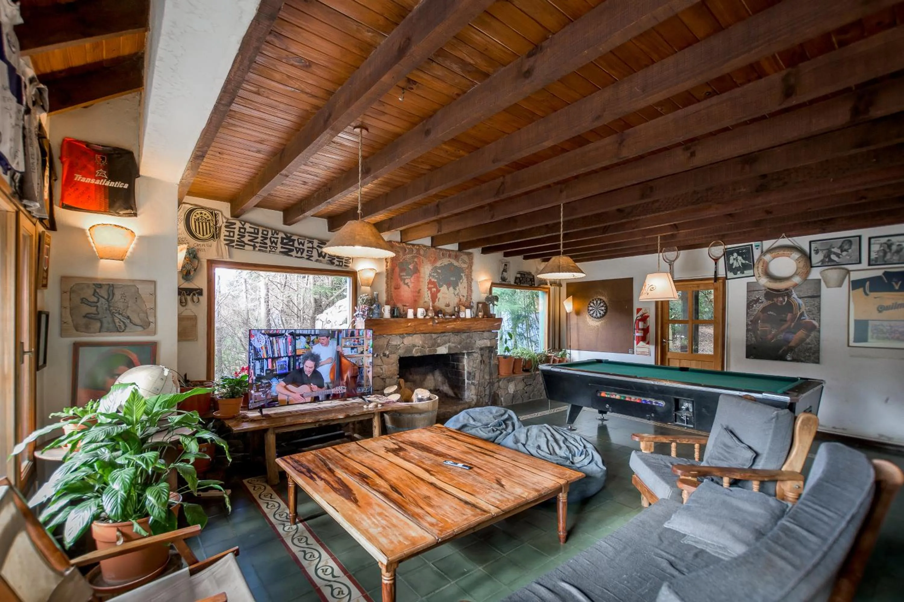 Communal lounge/ TV room in Hostel La Angostura