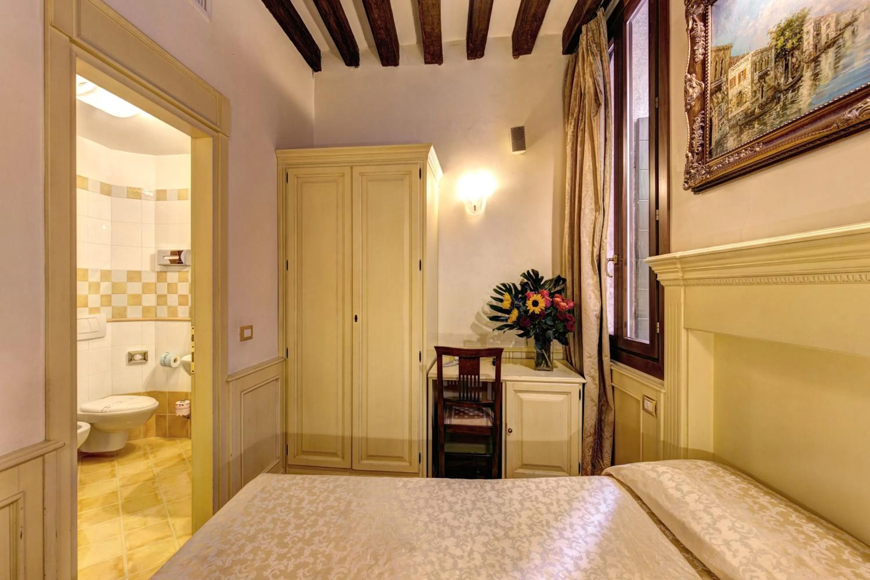 Bedroom, Bed in Palazzo La Scala