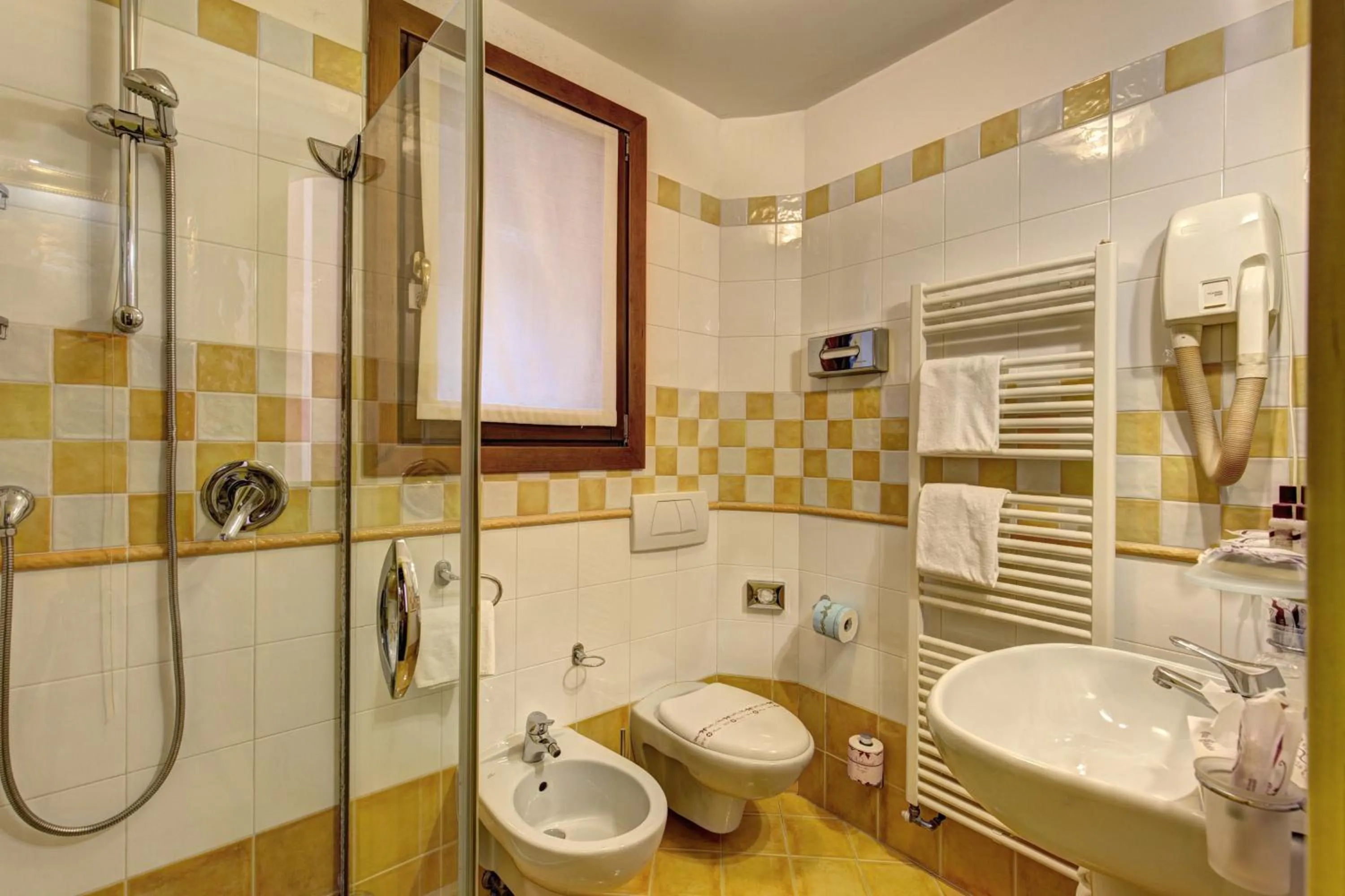 Shower in Palazzo La Scala