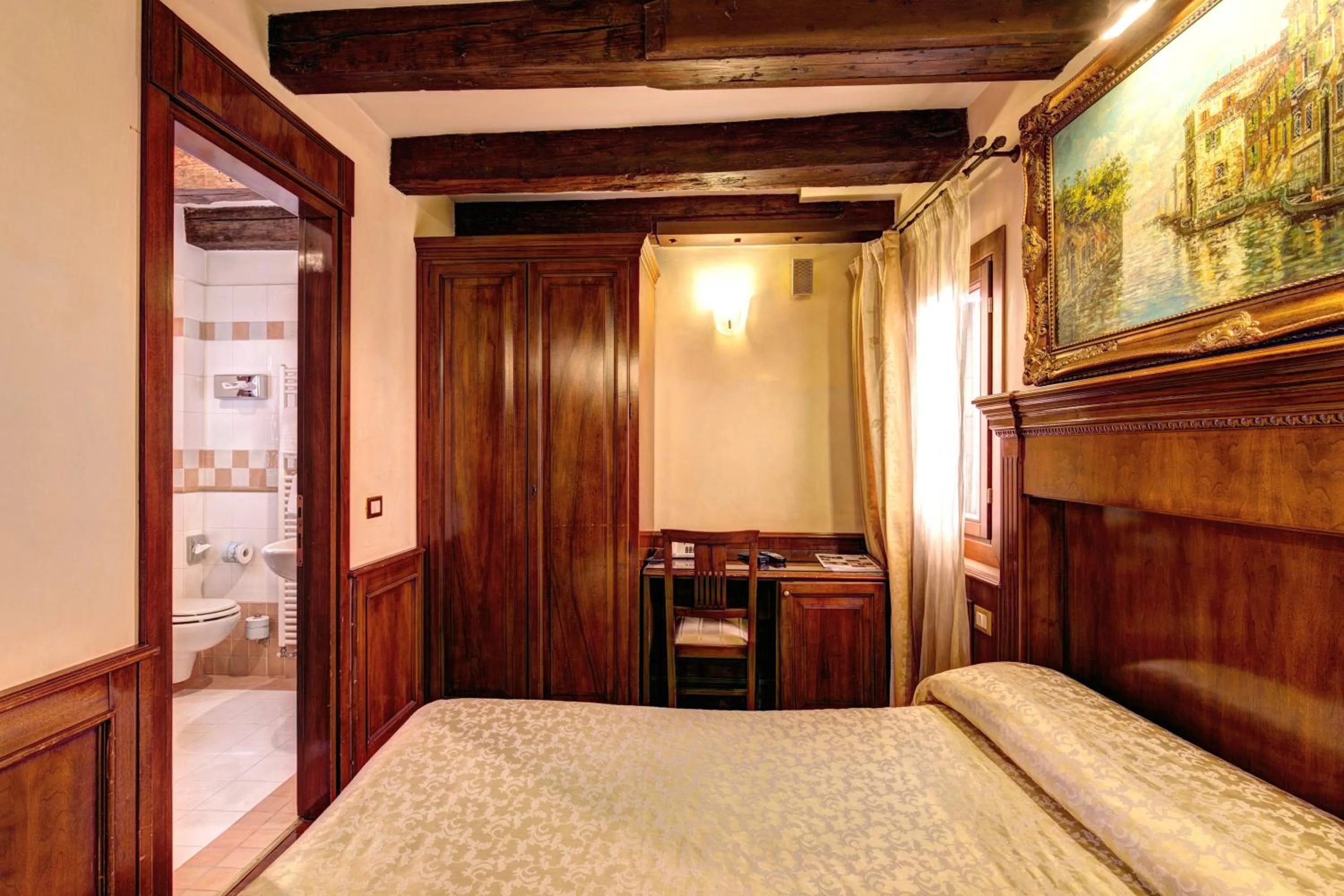 Bedroom, Bed in Palazzo La Scala