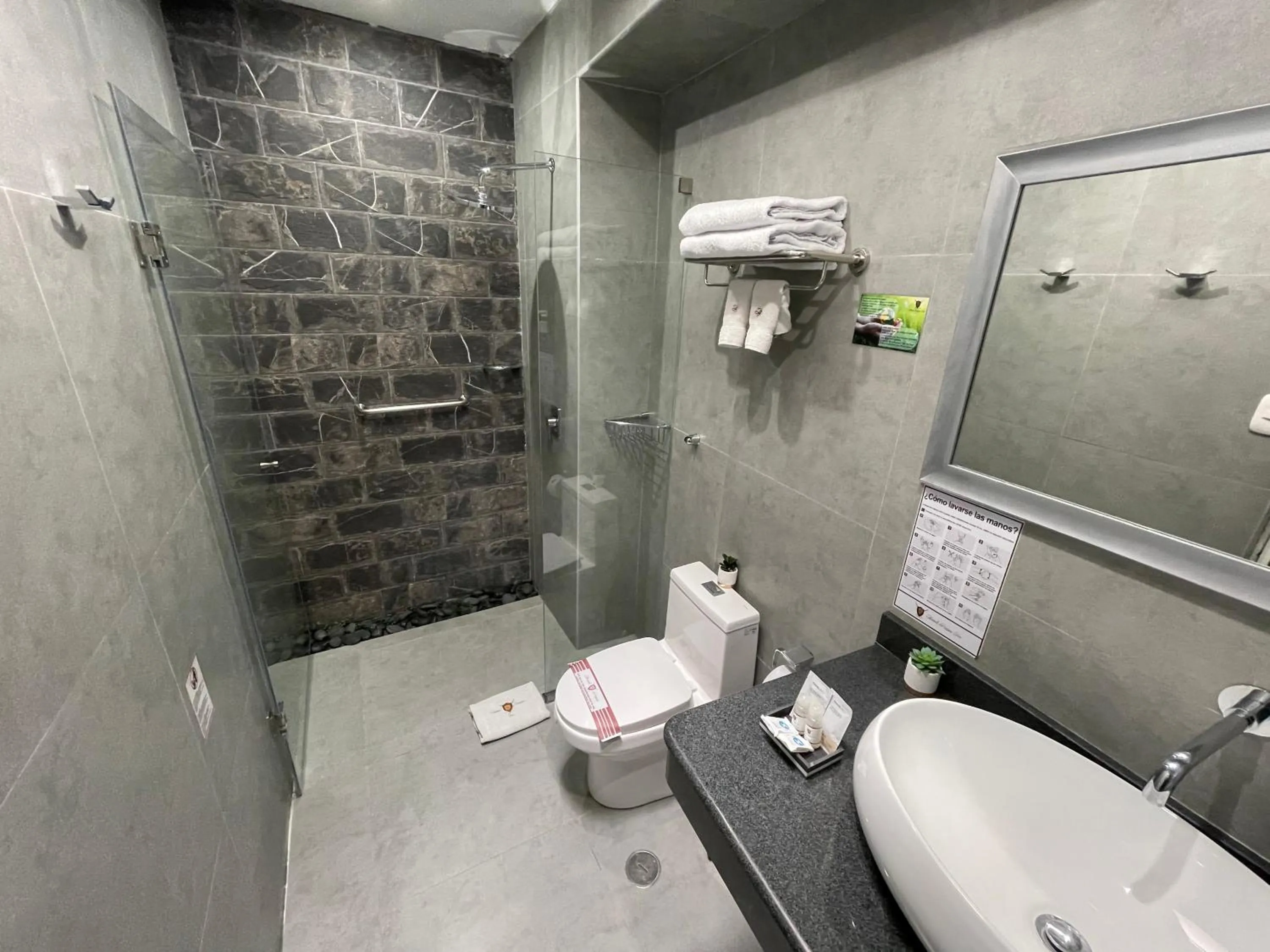 Bathroom in Hotel Rojas Inn