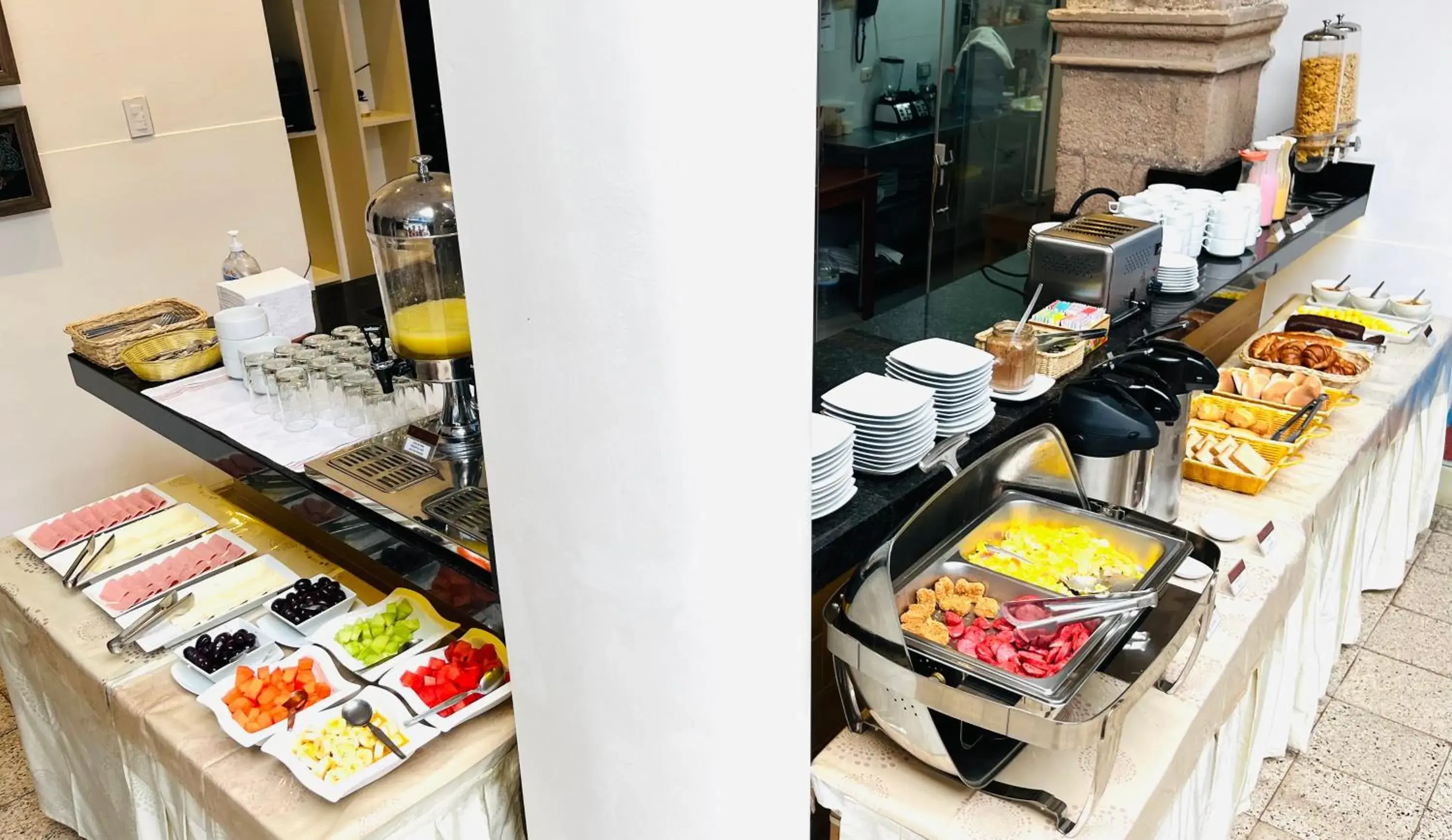 Restaurant/places to eat in Hotel Rojas Inn Restaurant/places to eat in Hotel Rojas Inn