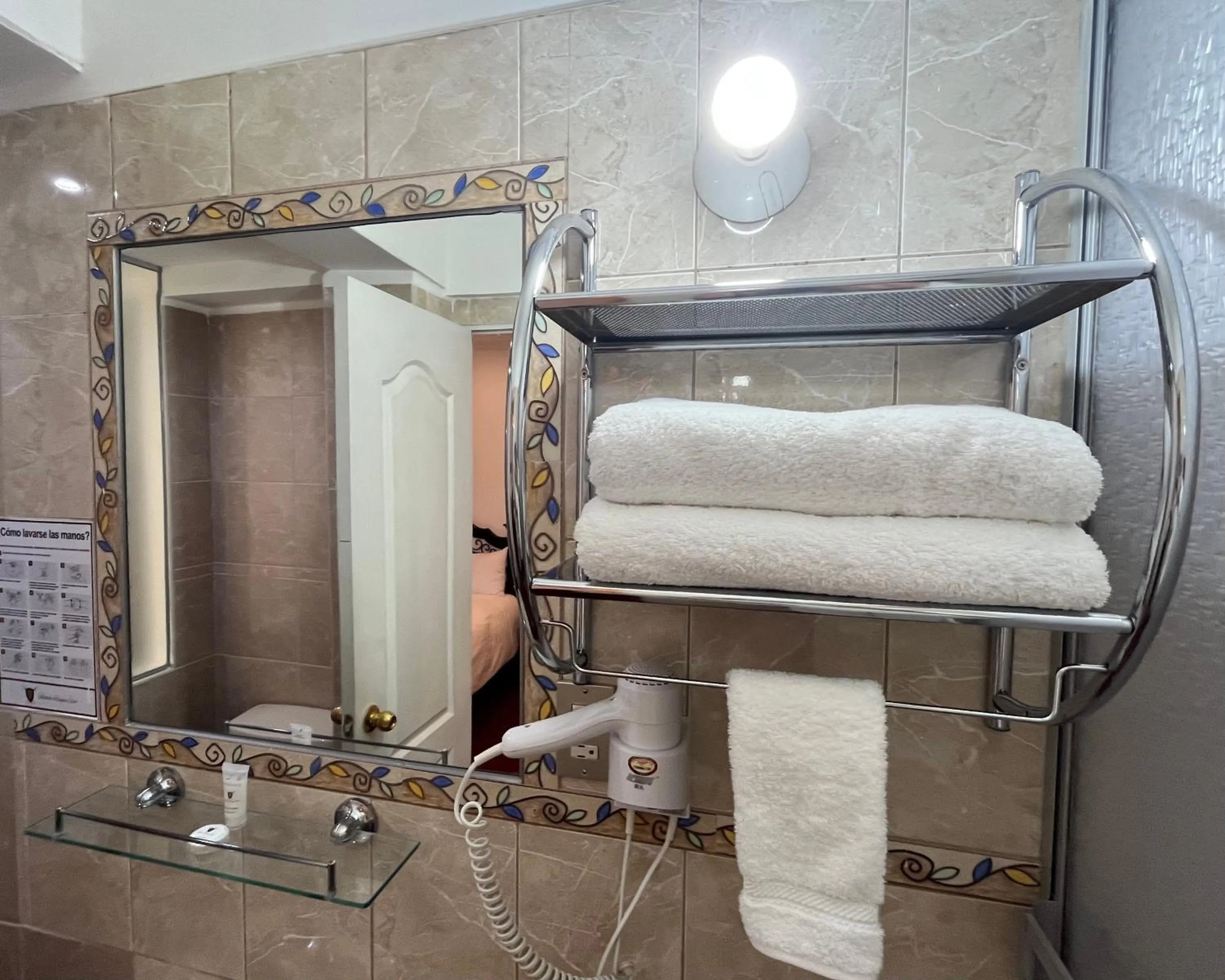 Bathroom in Hotel Rojas Inn