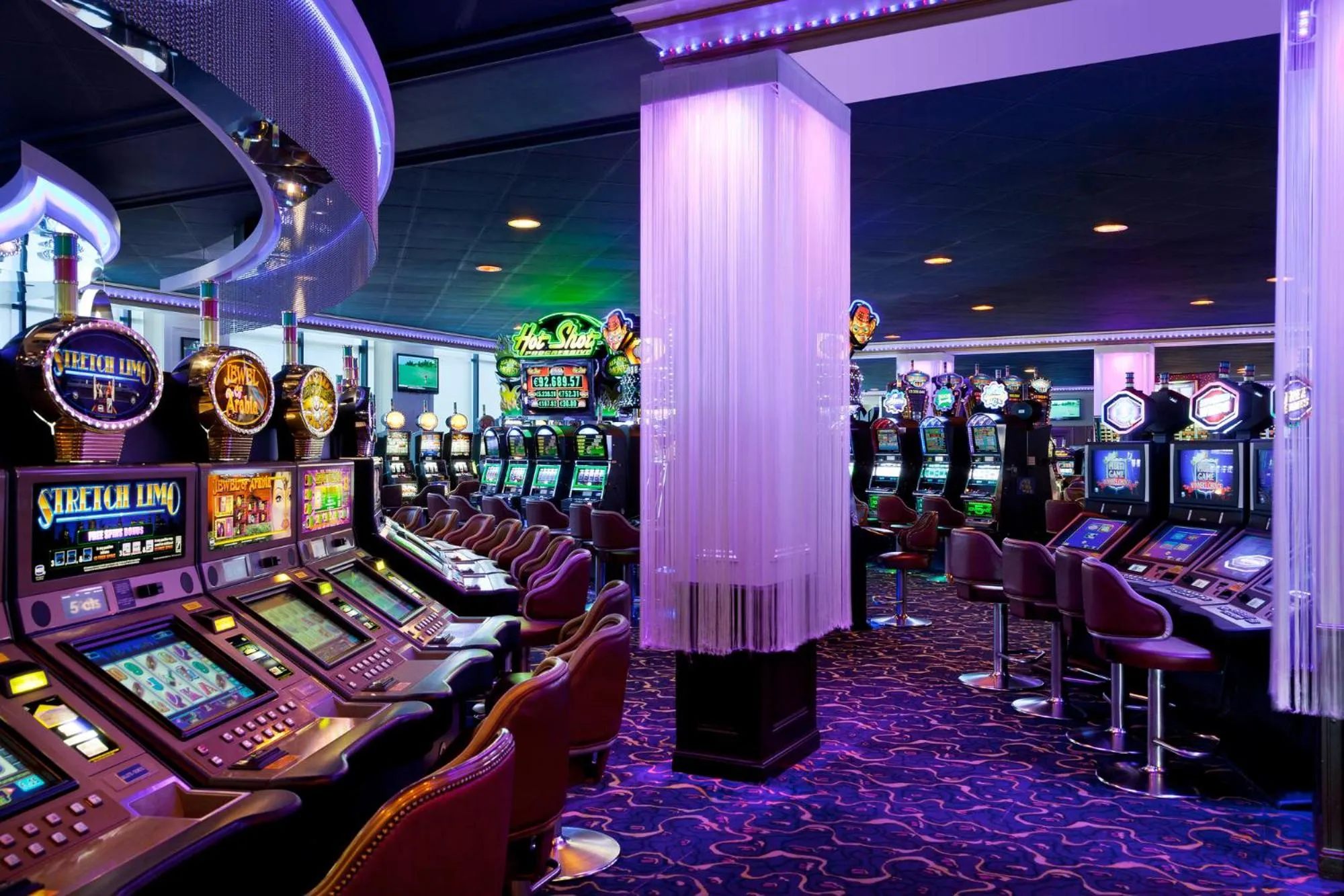 Casino in Hôtel Barrière le Grand Hôtel Enghien-les-Bains