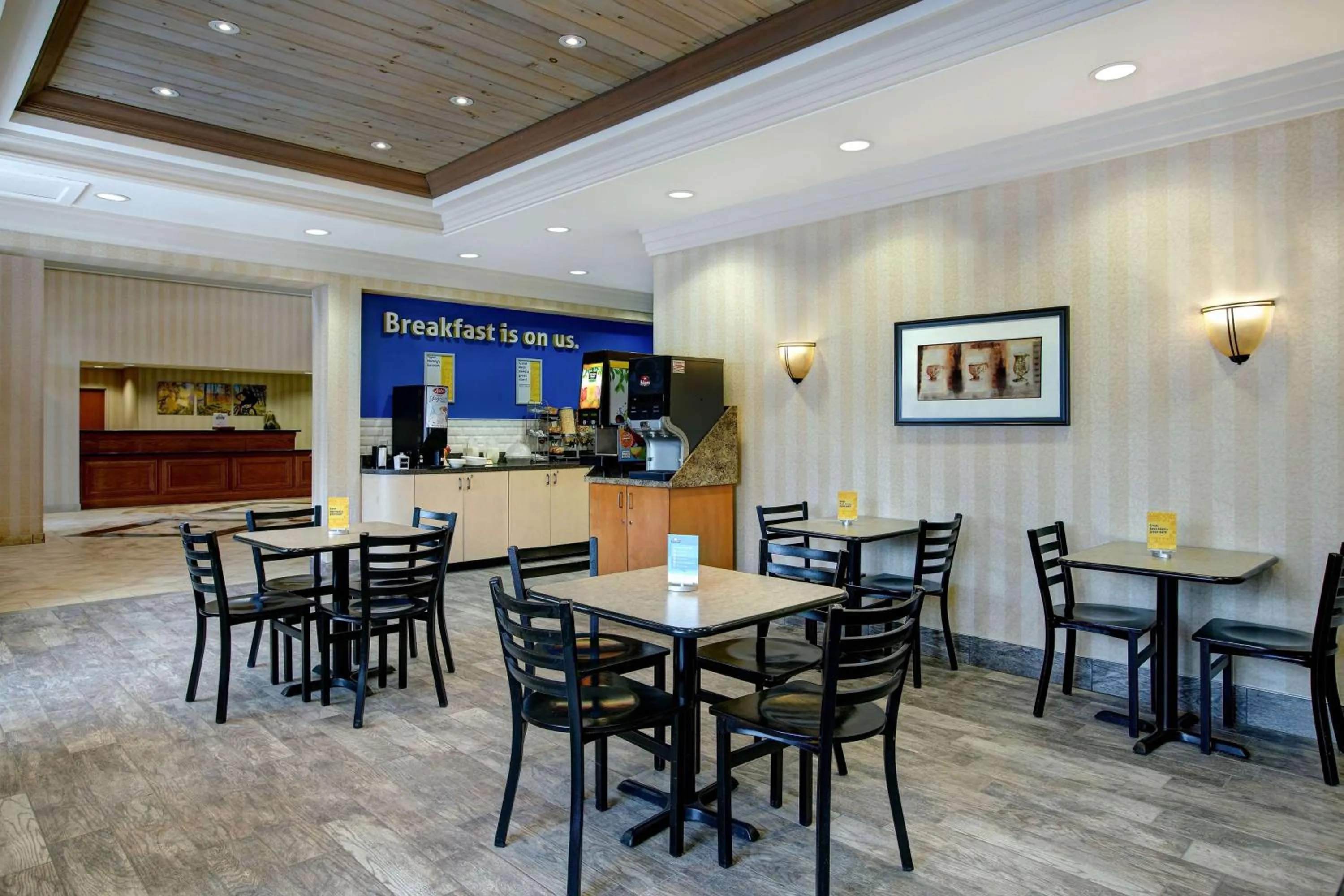 Restaurant/places to eat in Days Inn & Suites by Wyndham Collingwood