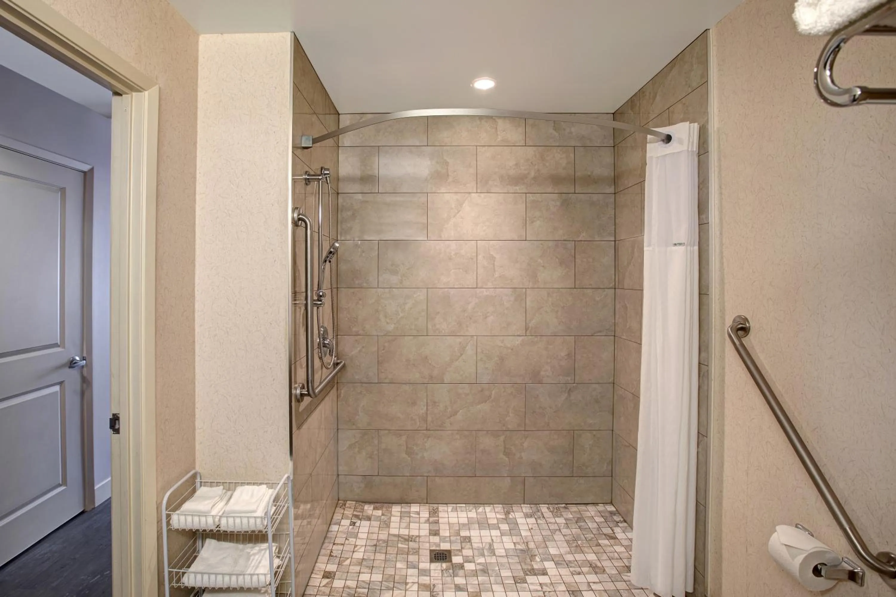 Bathroom in Days Inn & Suites by Wyndham Collingwood