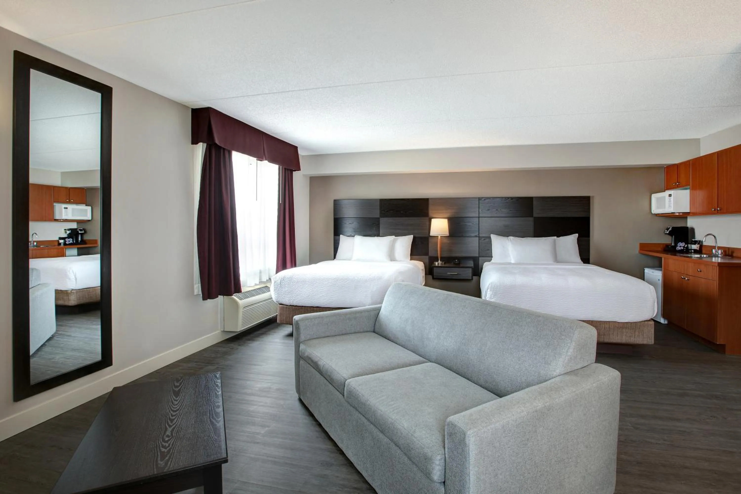 Bedroom, Bed in Days Inn & Suites by Wyndham Collingwood