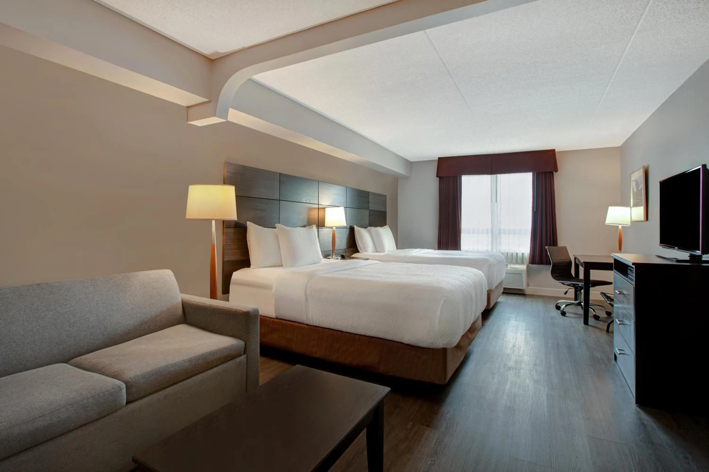 Guests, Bed in Days Inn & Suites by Wyndham Collingwood