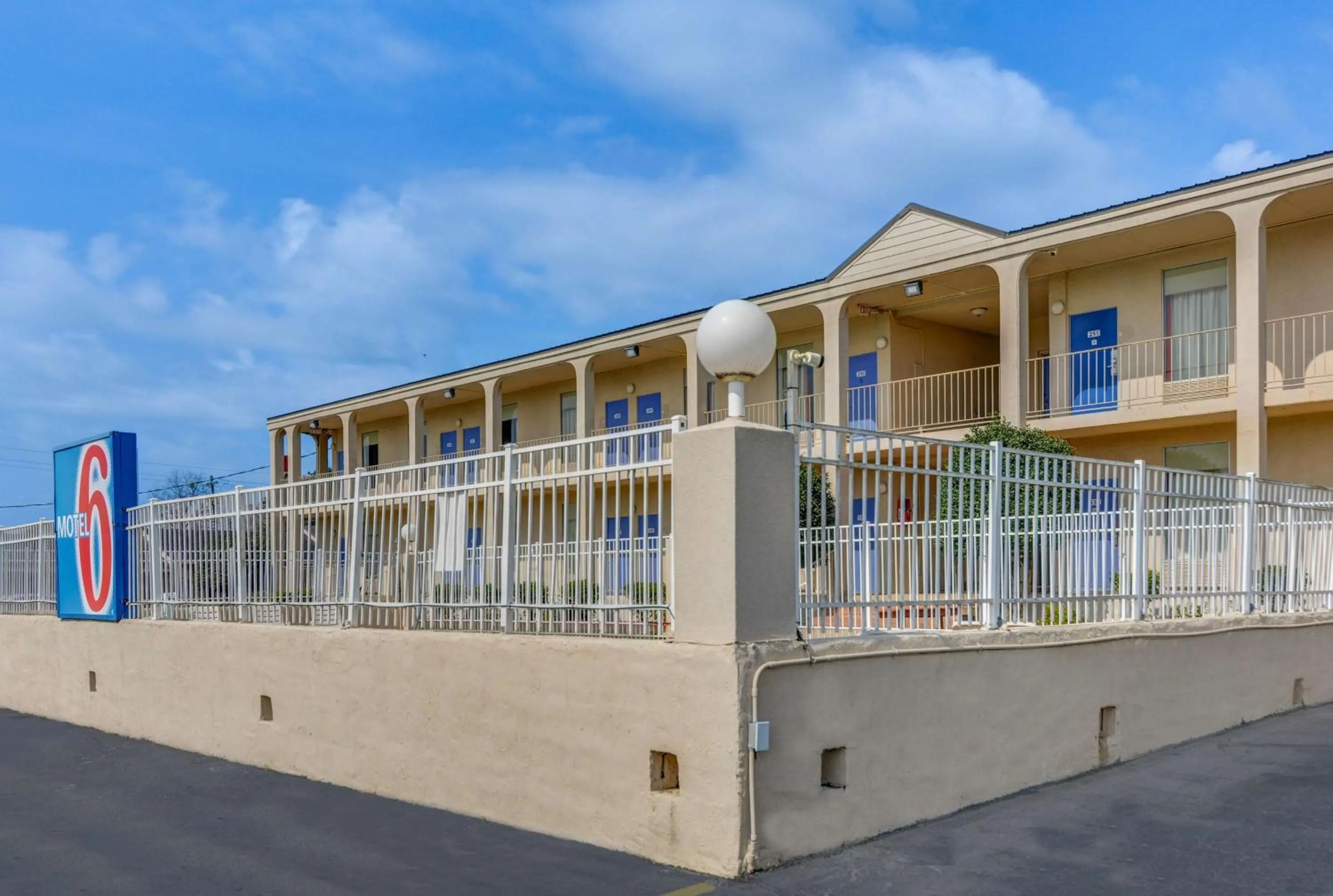 Property building in Motel 6-Americus, GA