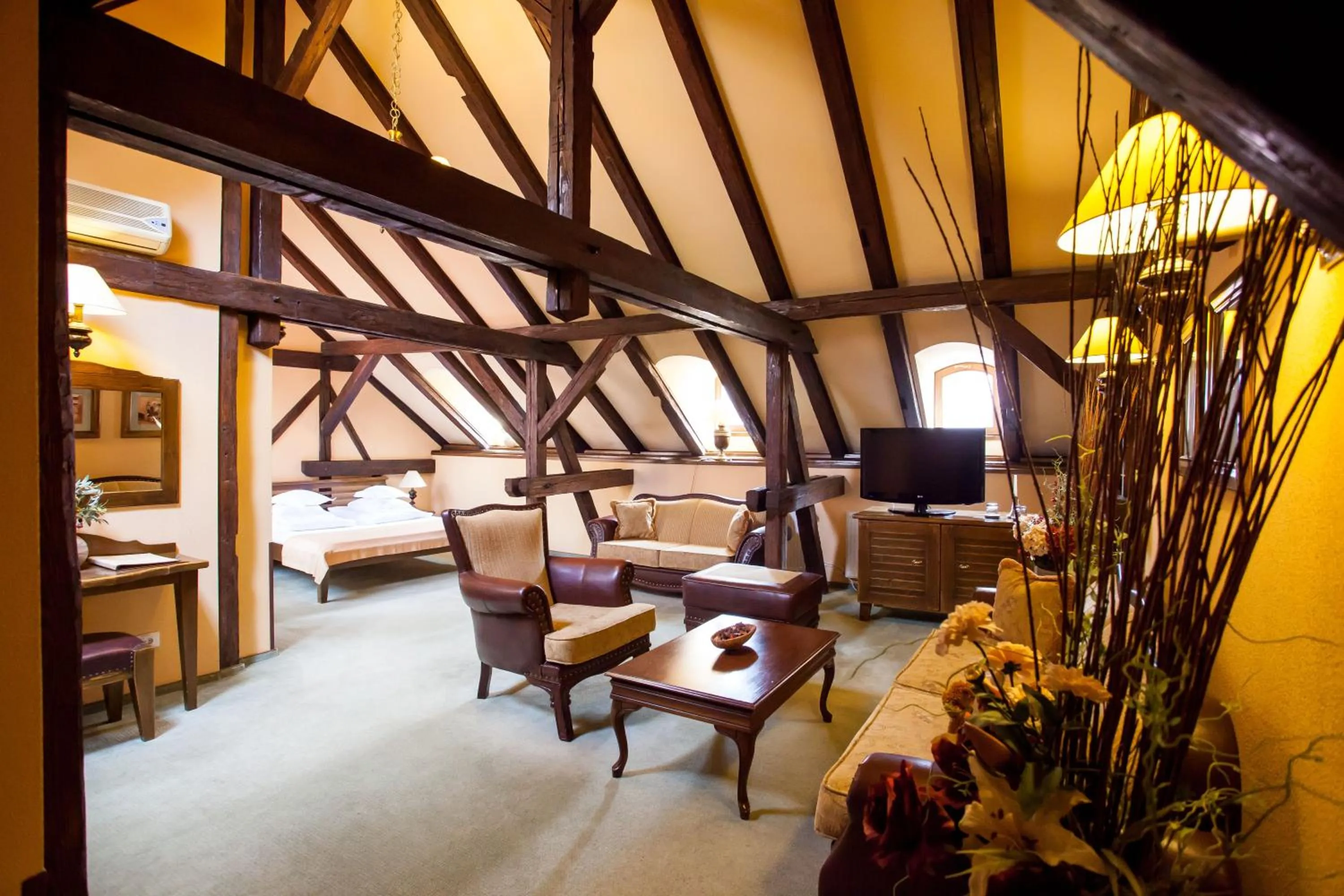 Living room, Bed in Hotel Bella Muzica