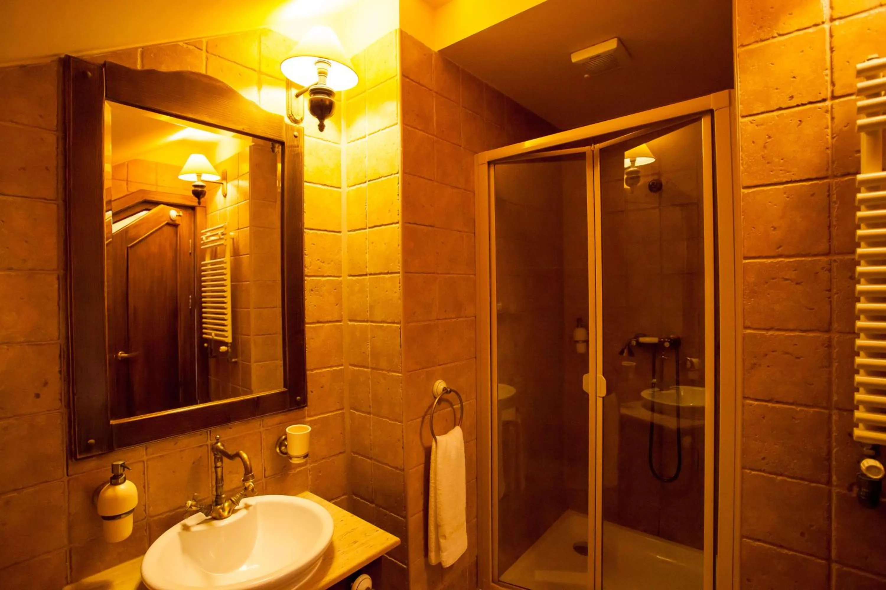 Shower in Hotel Bella Muzica