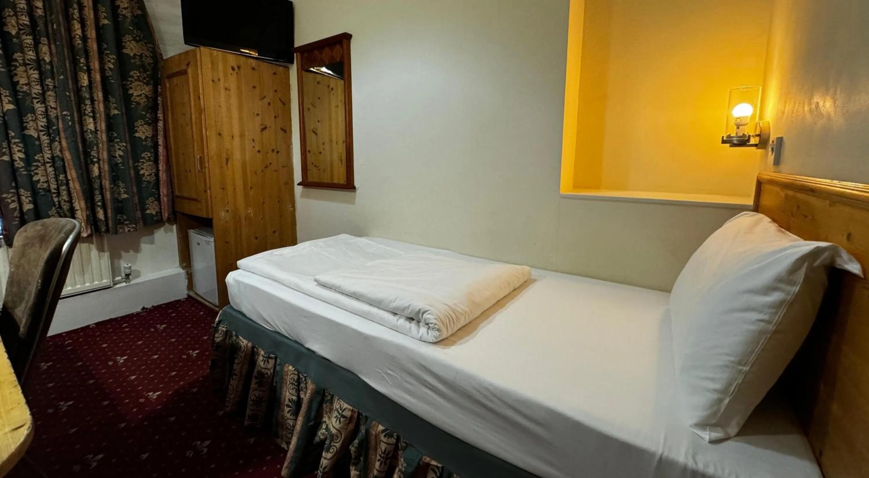 Bed in Bridge Park Hotel