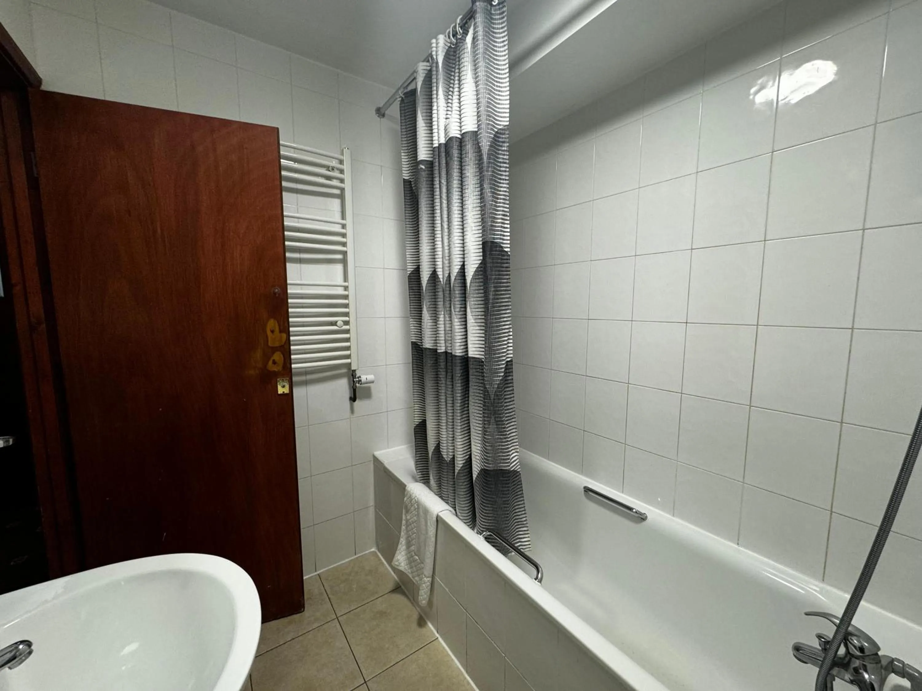 Shower in Bridge Park Hotel