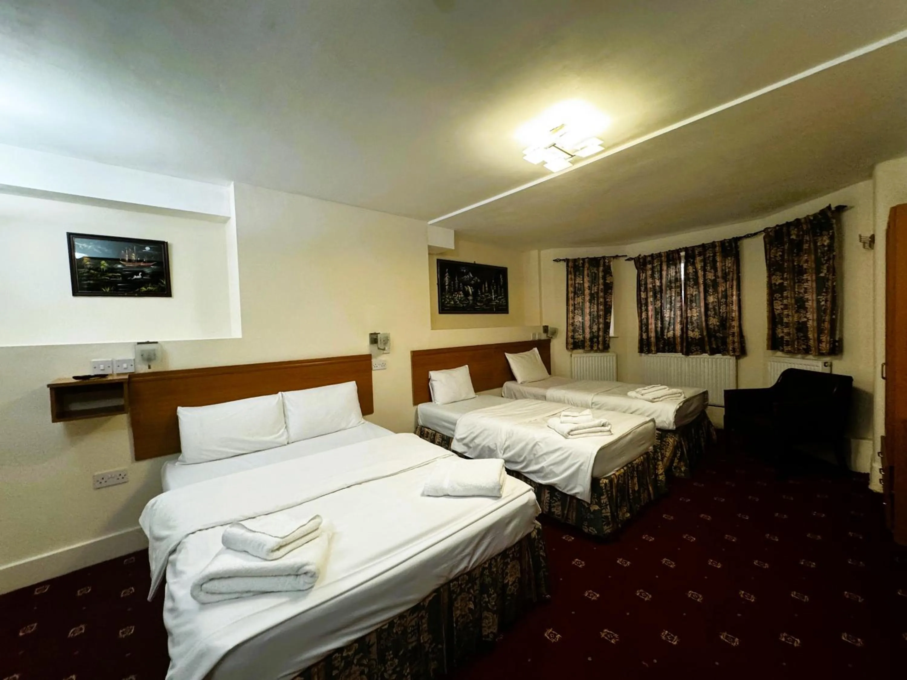 Bed in Bridge Park Hotel