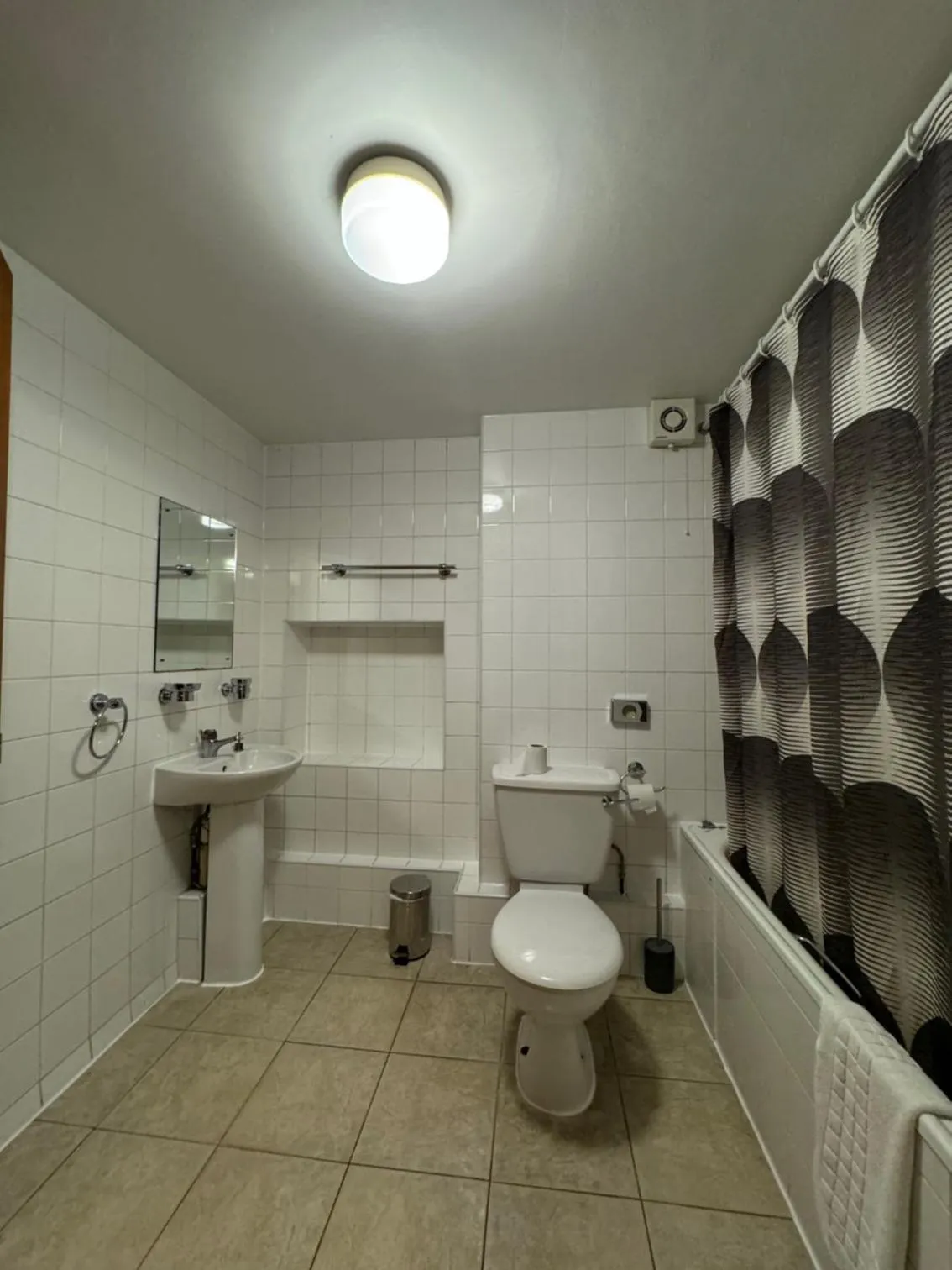 Shower in Bridge Park Hotel