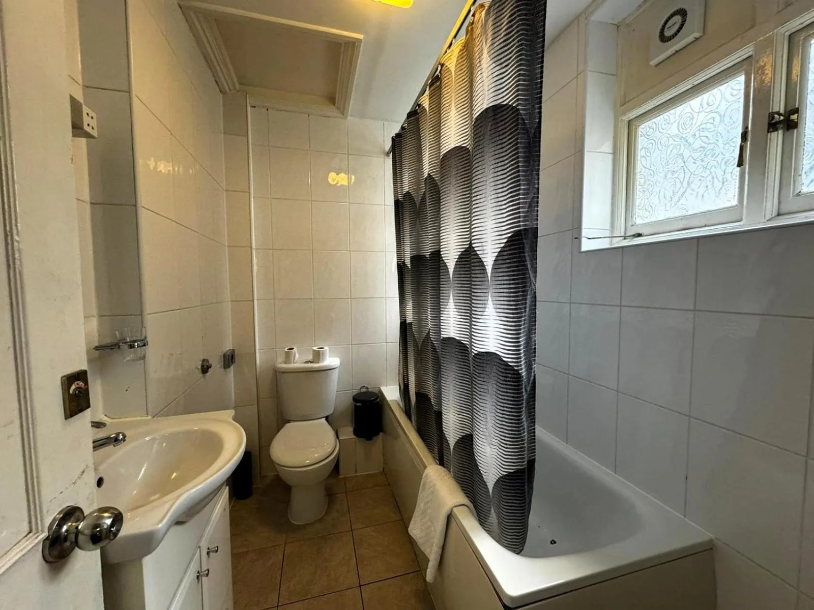 Shower in Bridge Park Hotel