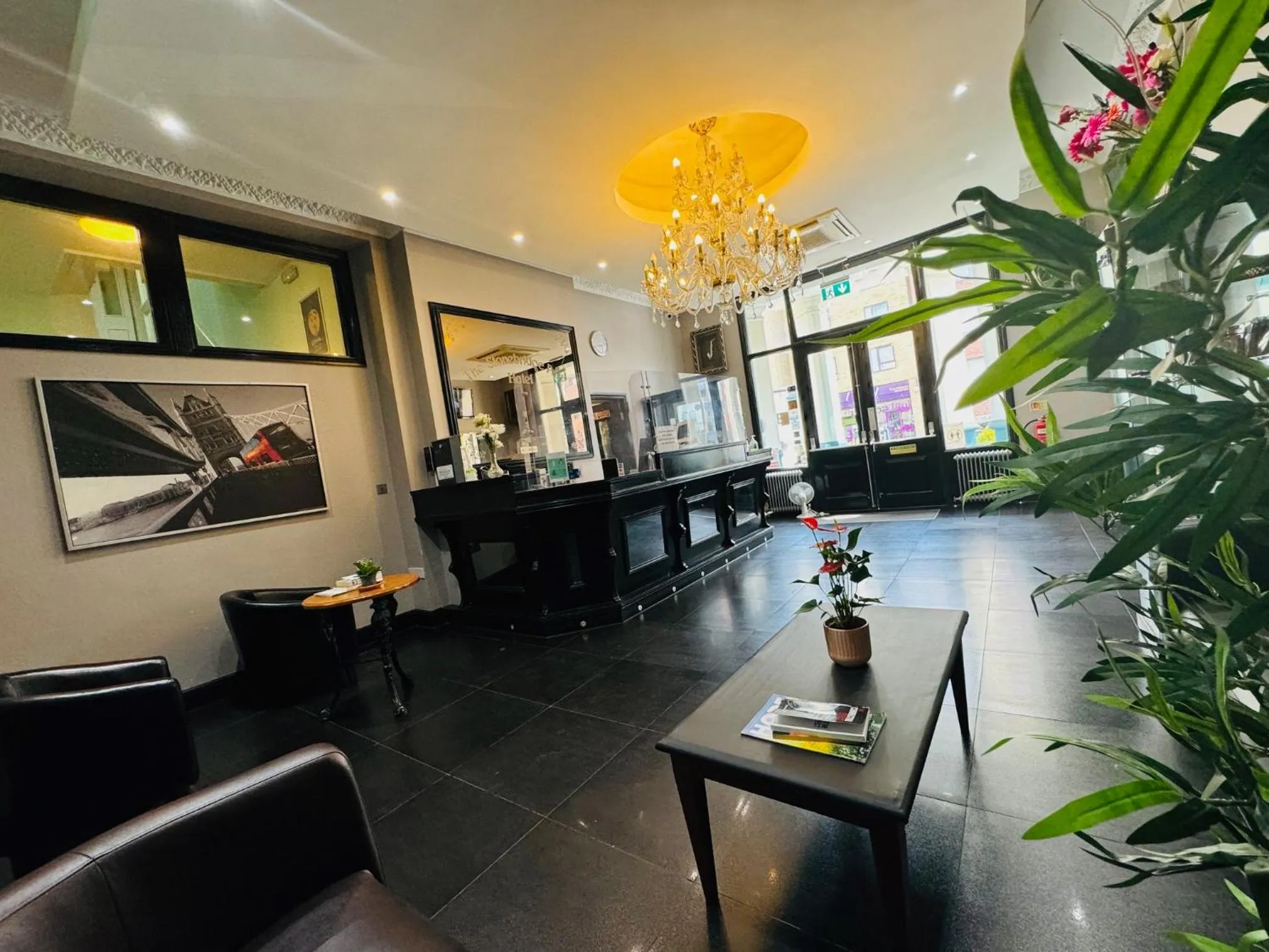 Seating area in Bridge Park Hotel