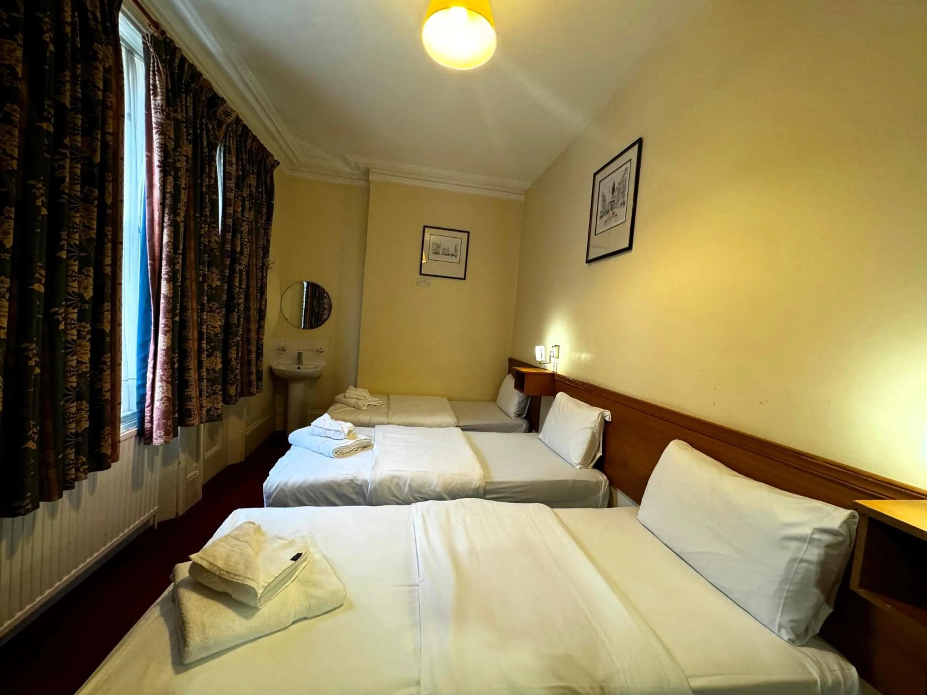 Bed in Bridge Park Hotel