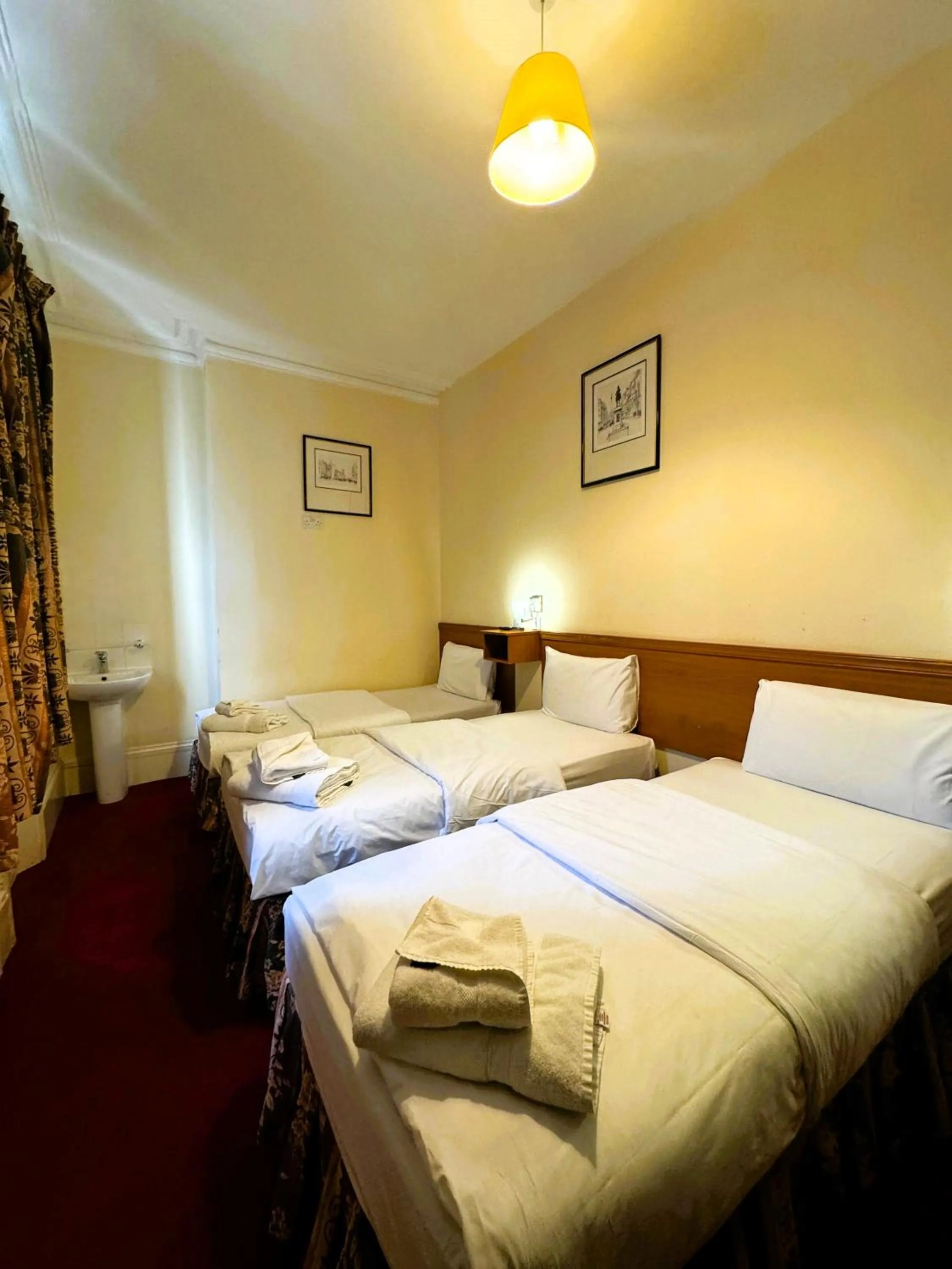 Bed in Bridge Park Hotel