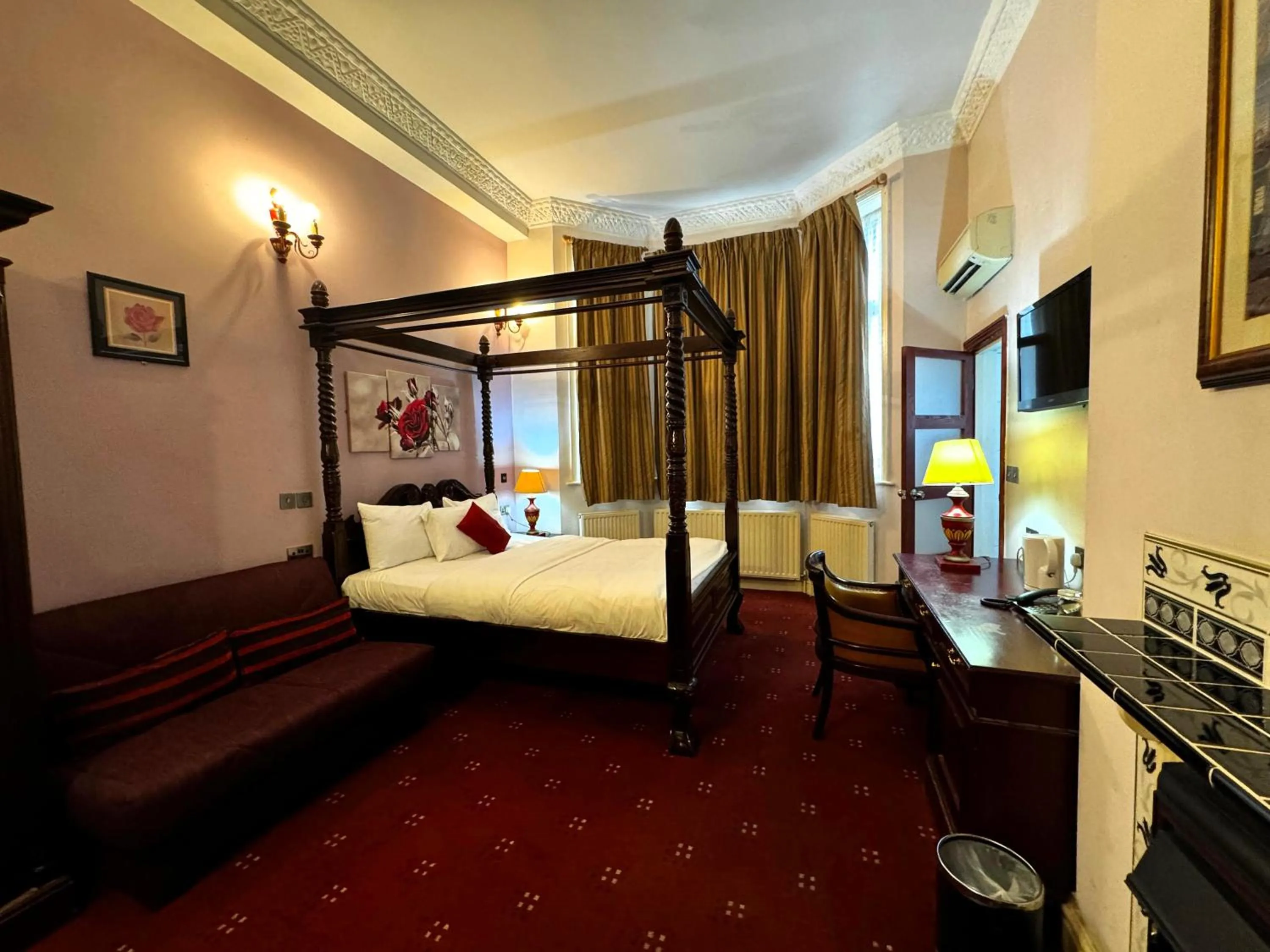 Bed in Bridge Park Hotel