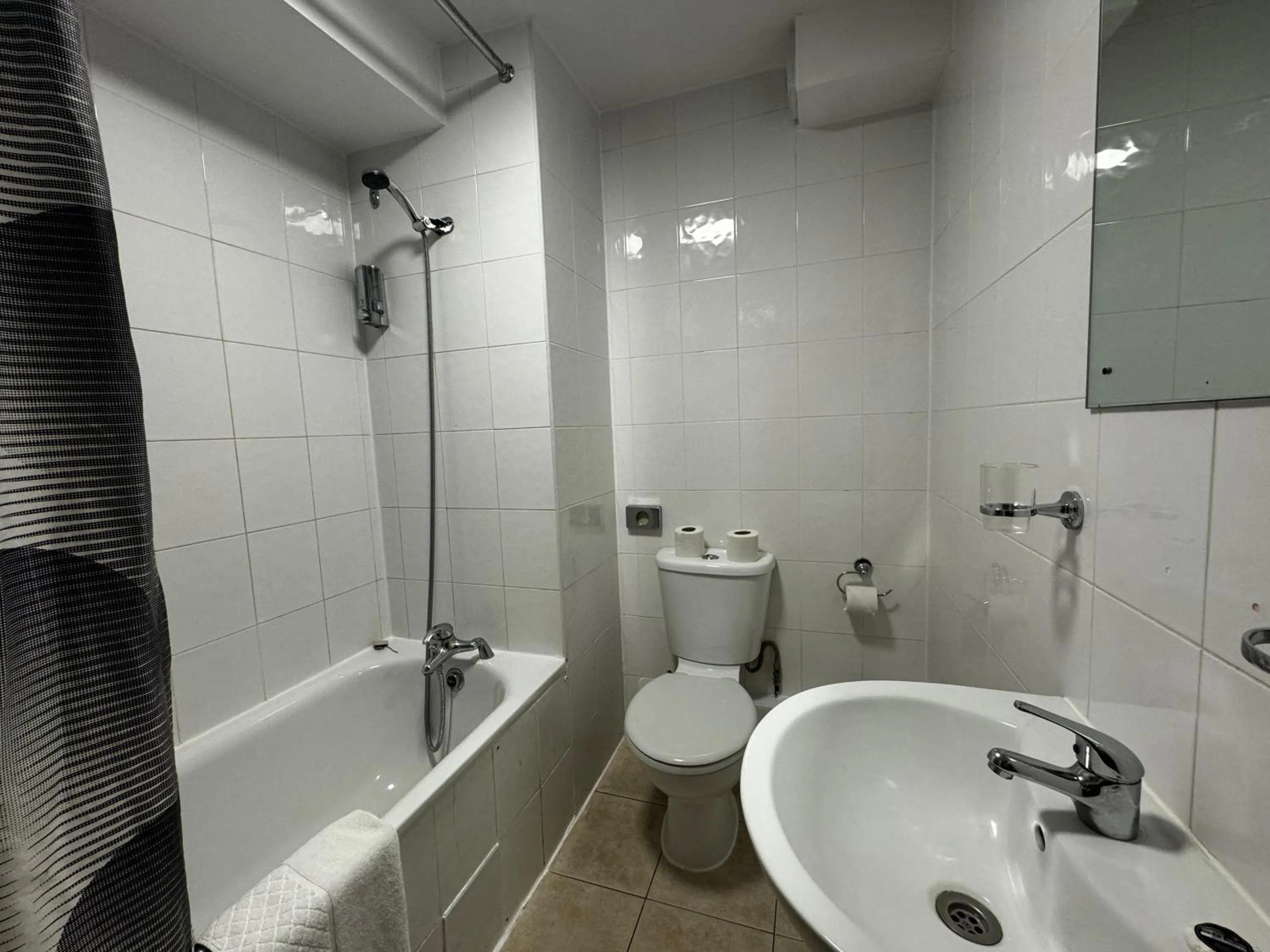 Bathroom in Bridge Park Hotel