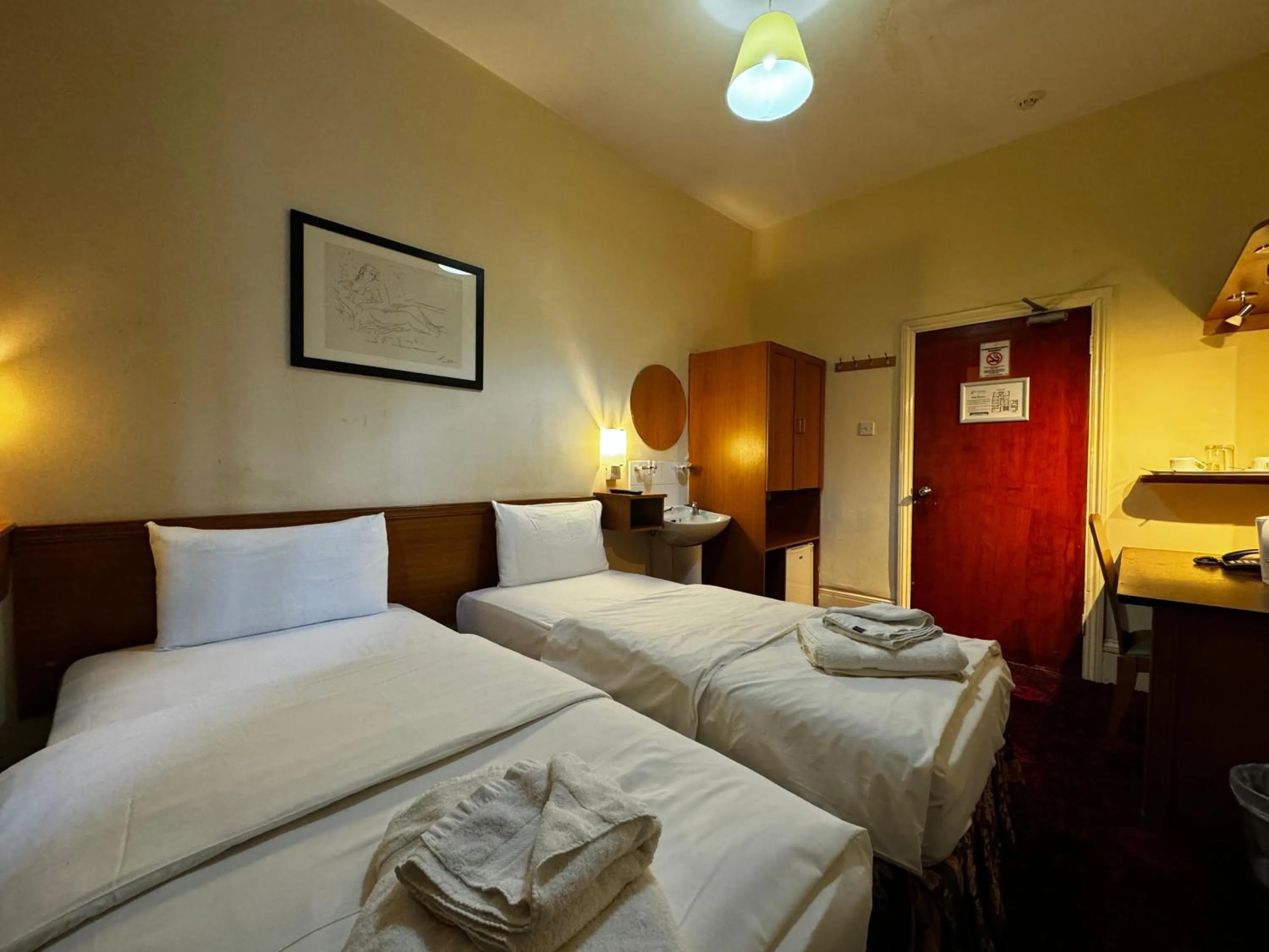 Bed in Bridge Park Hotel