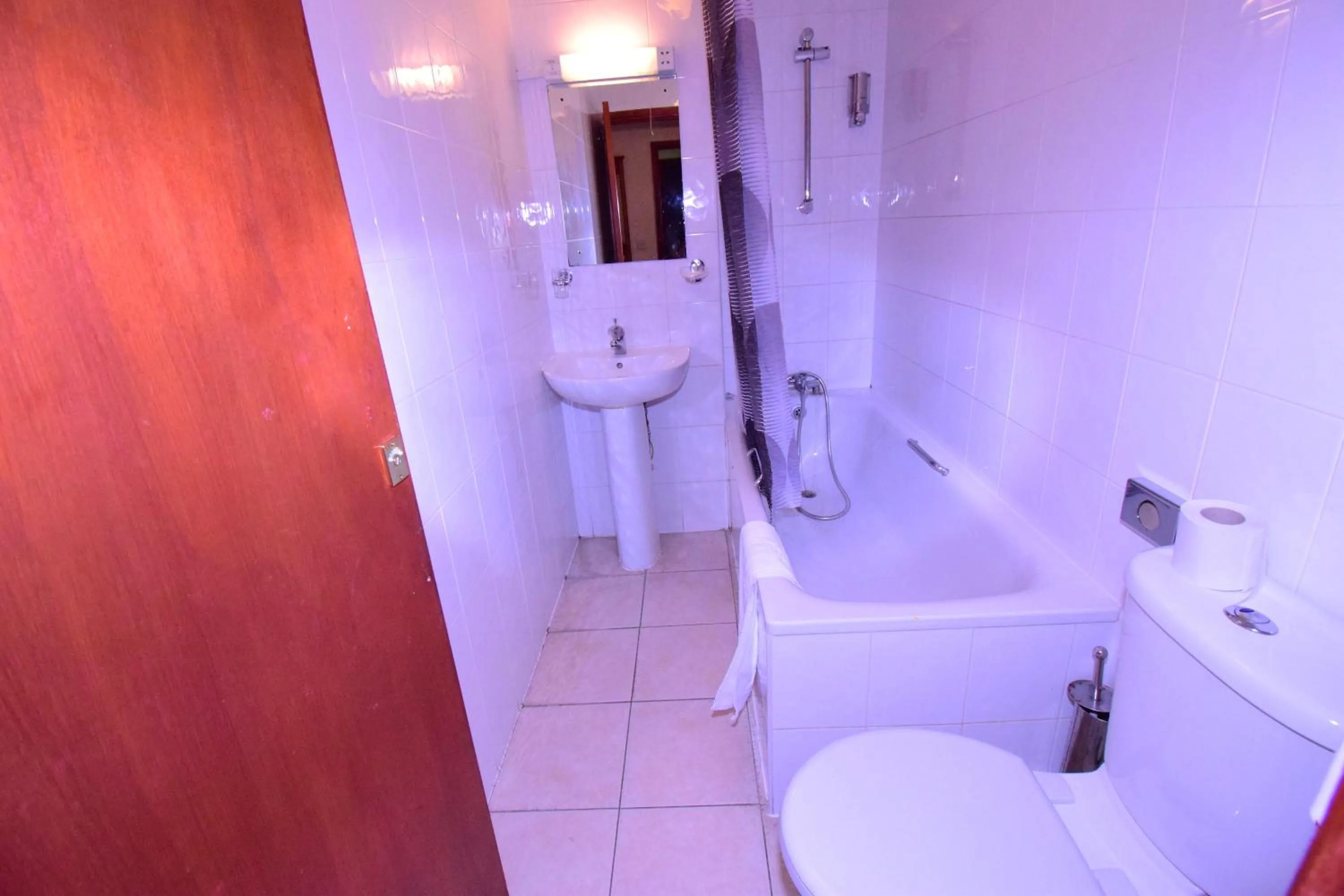 Shower in Bridge Park Hotel