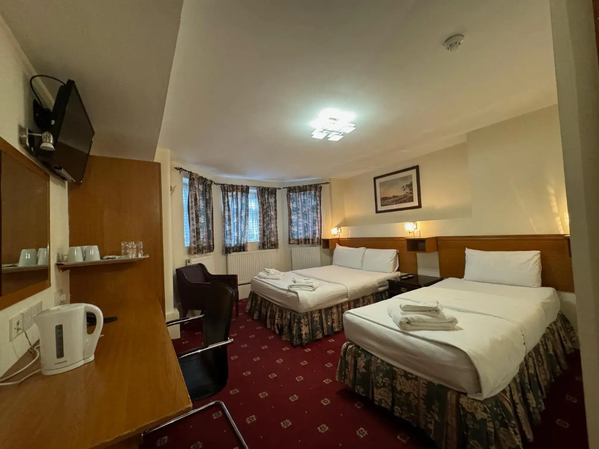 Garden view, Bed in Bridge Park Hotel Garden view, Bed in Bridge Park Hotel