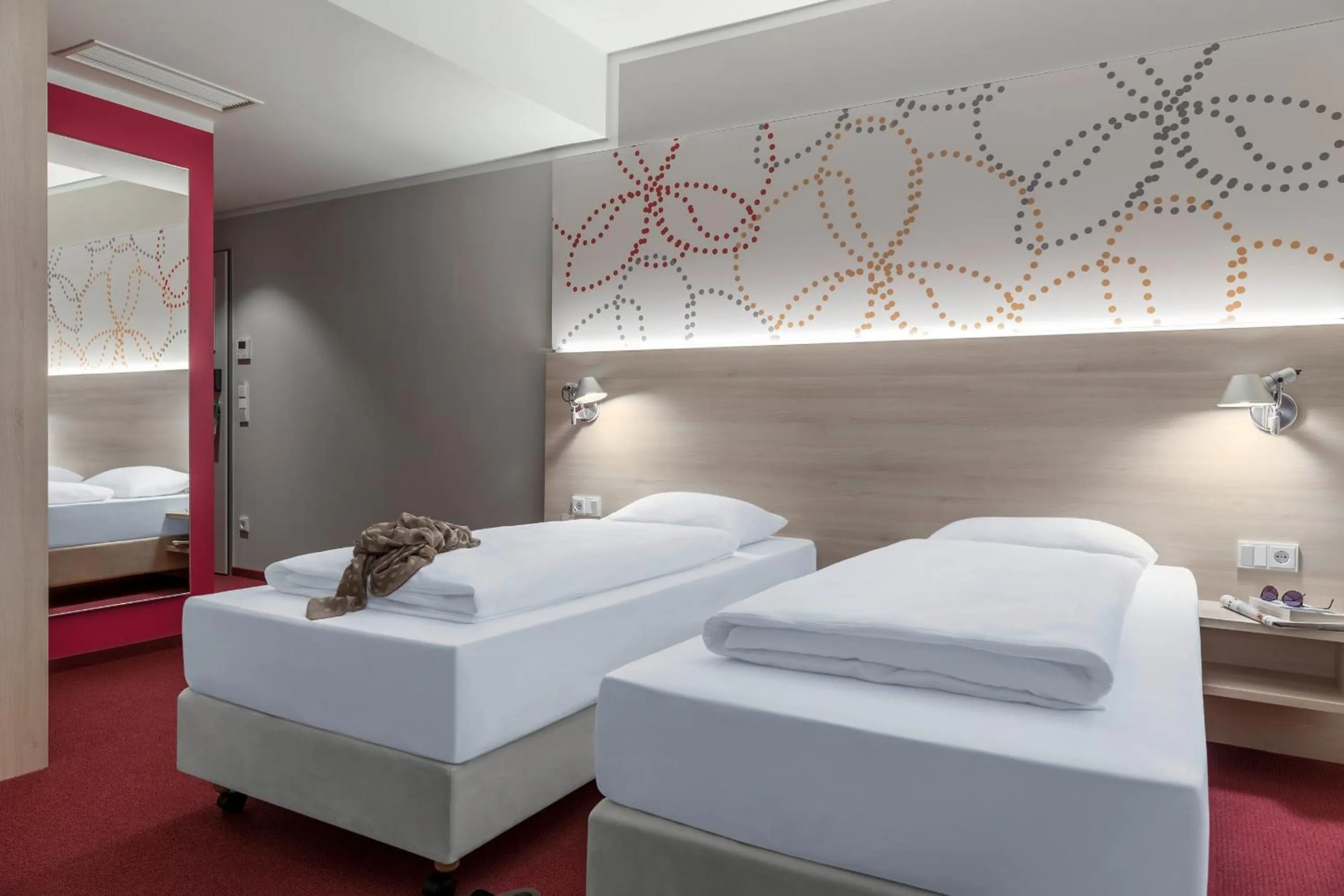 Photo of the whole room, Bed in Serways Hotel Siegburg West
