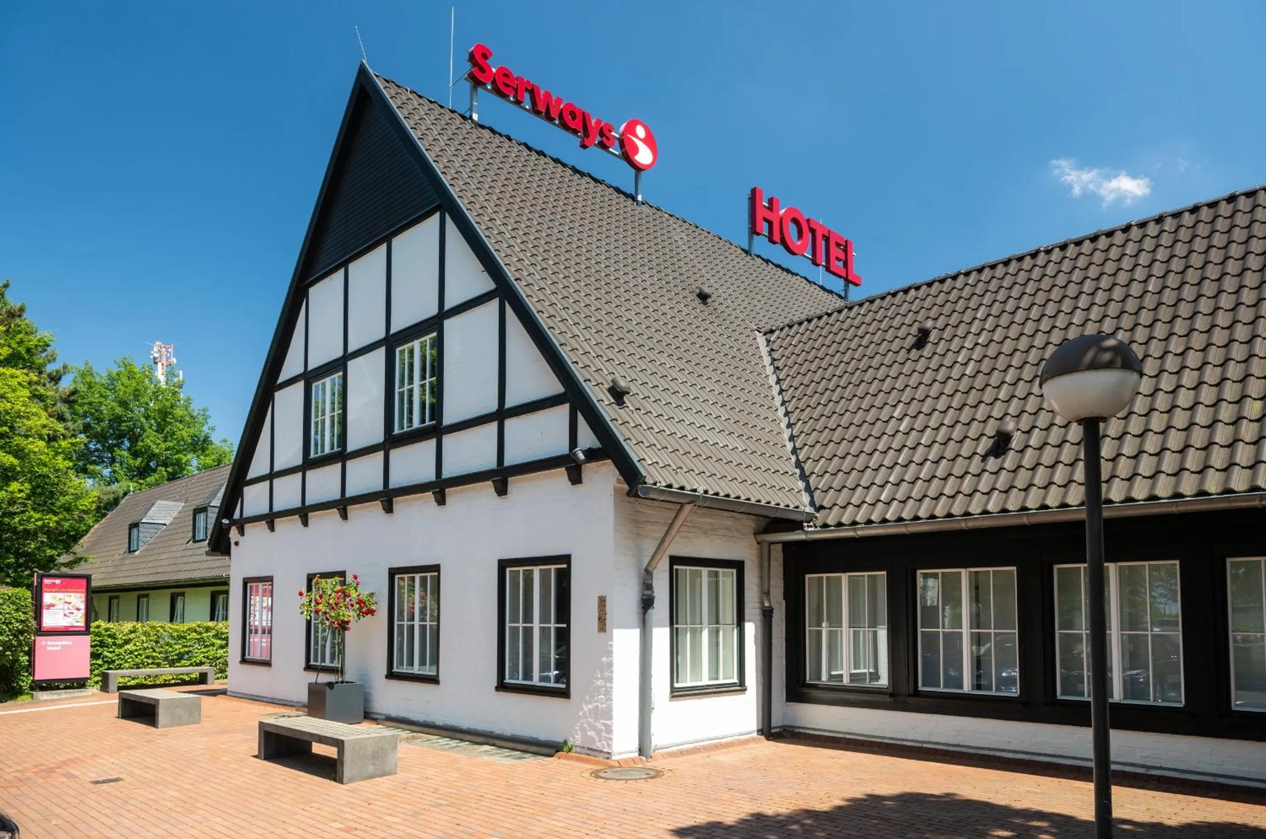Facade/entrance in Serways Hotel Siegburg West