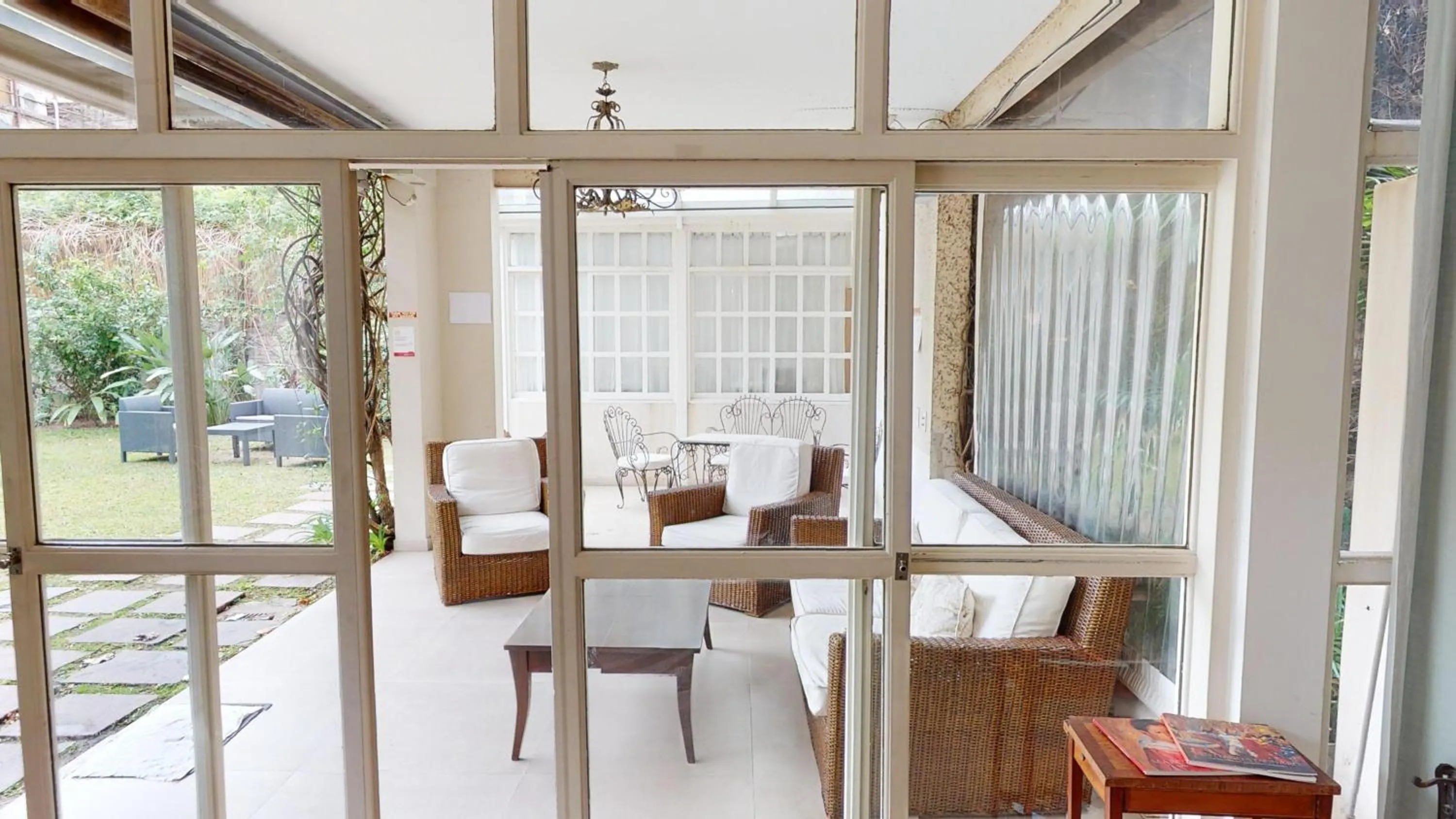 Patio in BENS L'Hôtel Palermo