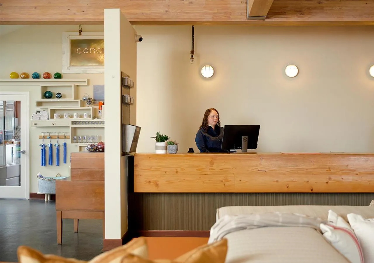 Staff, Bed in Surftides Hotel