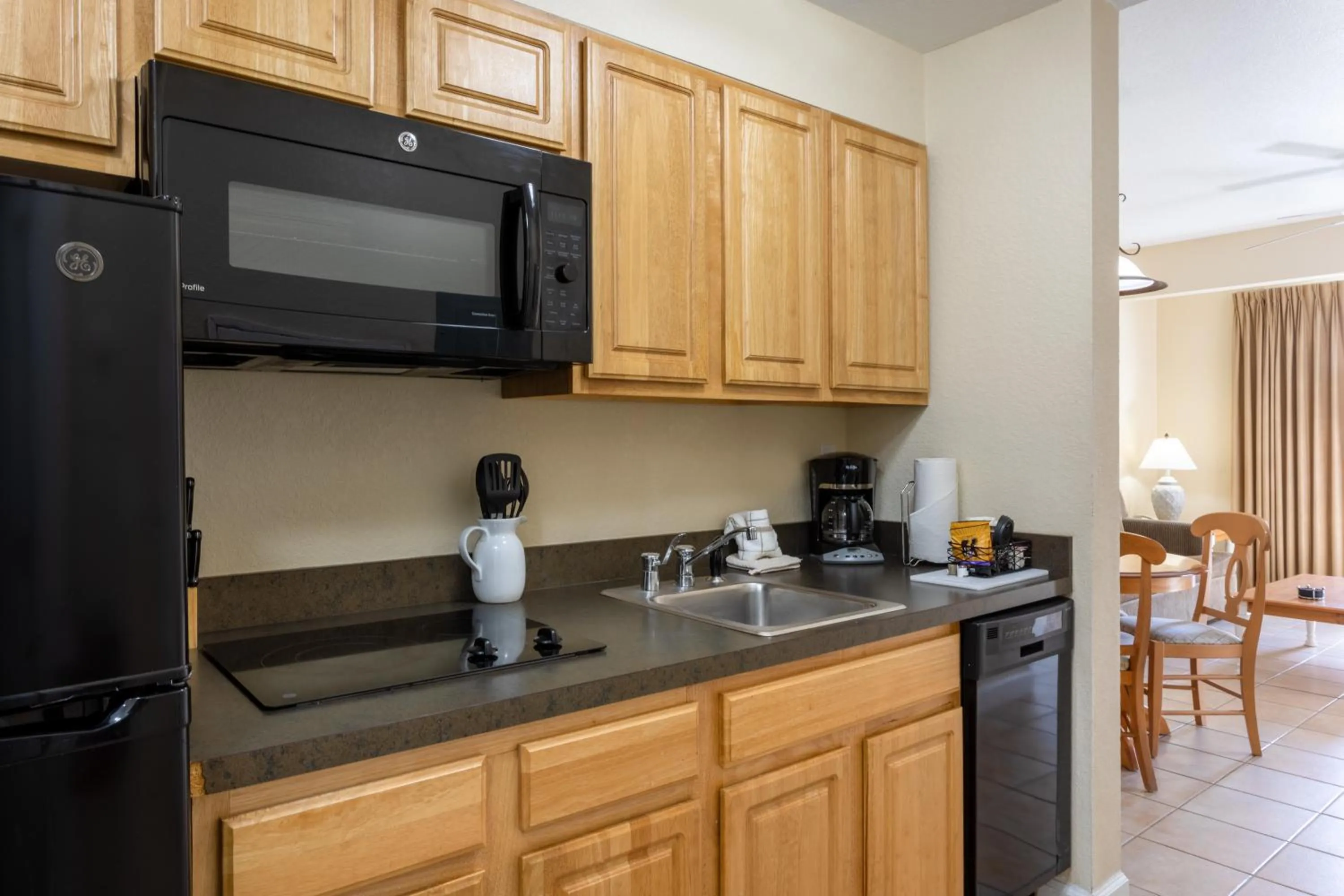 Kitchen or kitchenette, Kitchen/Kitchenette in Festiva Orlando Resort Celebration a Ramada by Wyndham