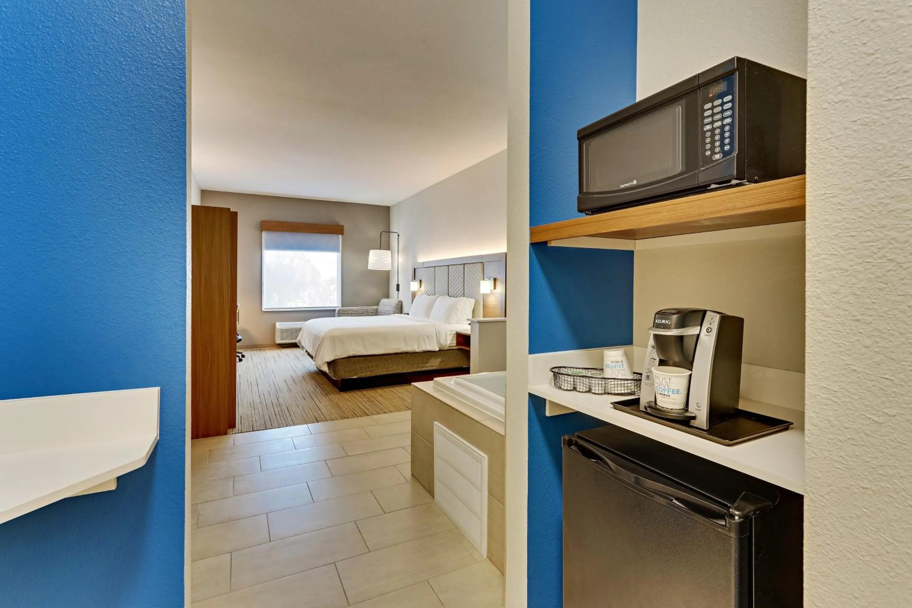 Photo of the whole room, Bed in Holiday Inn Express Hotel and Suites Weatherford by IHG