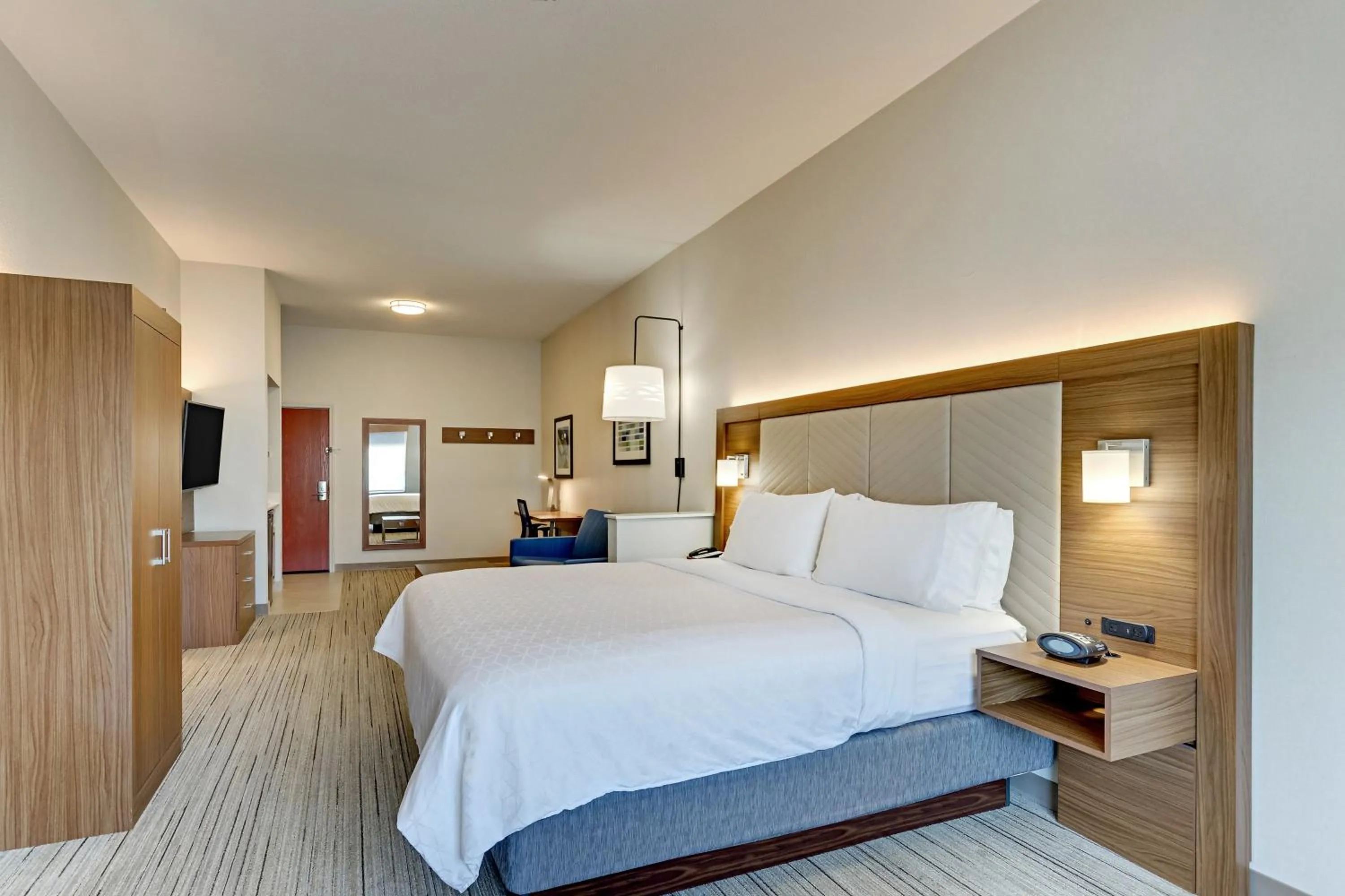 Photo of the whole room, Bed in Holiday Inn Express Hotel and Suites Weatherford by IHG