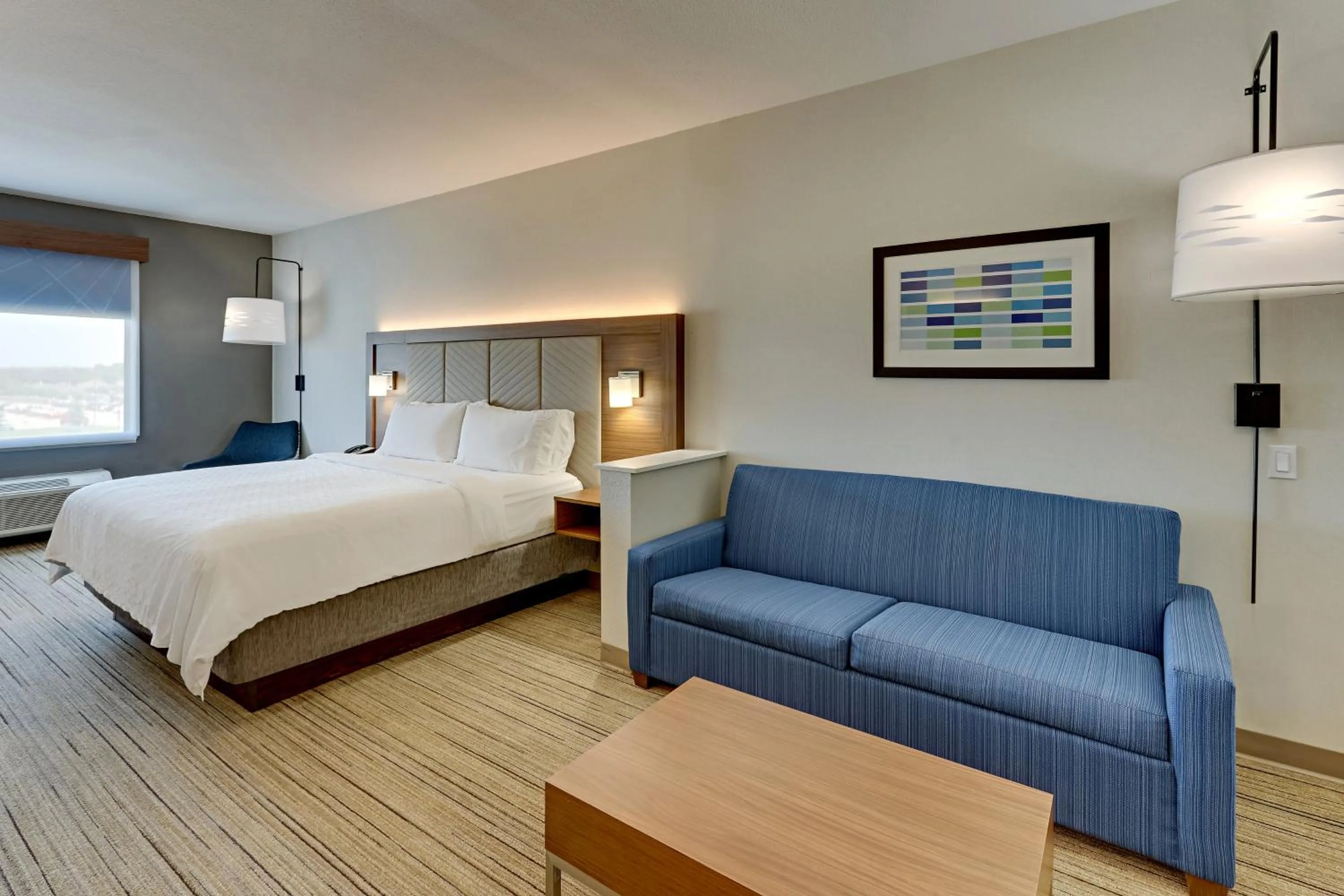 Photo of the whole room, Bed in Holiday Inn Express Hotel and Suites Weatherford by IHG
